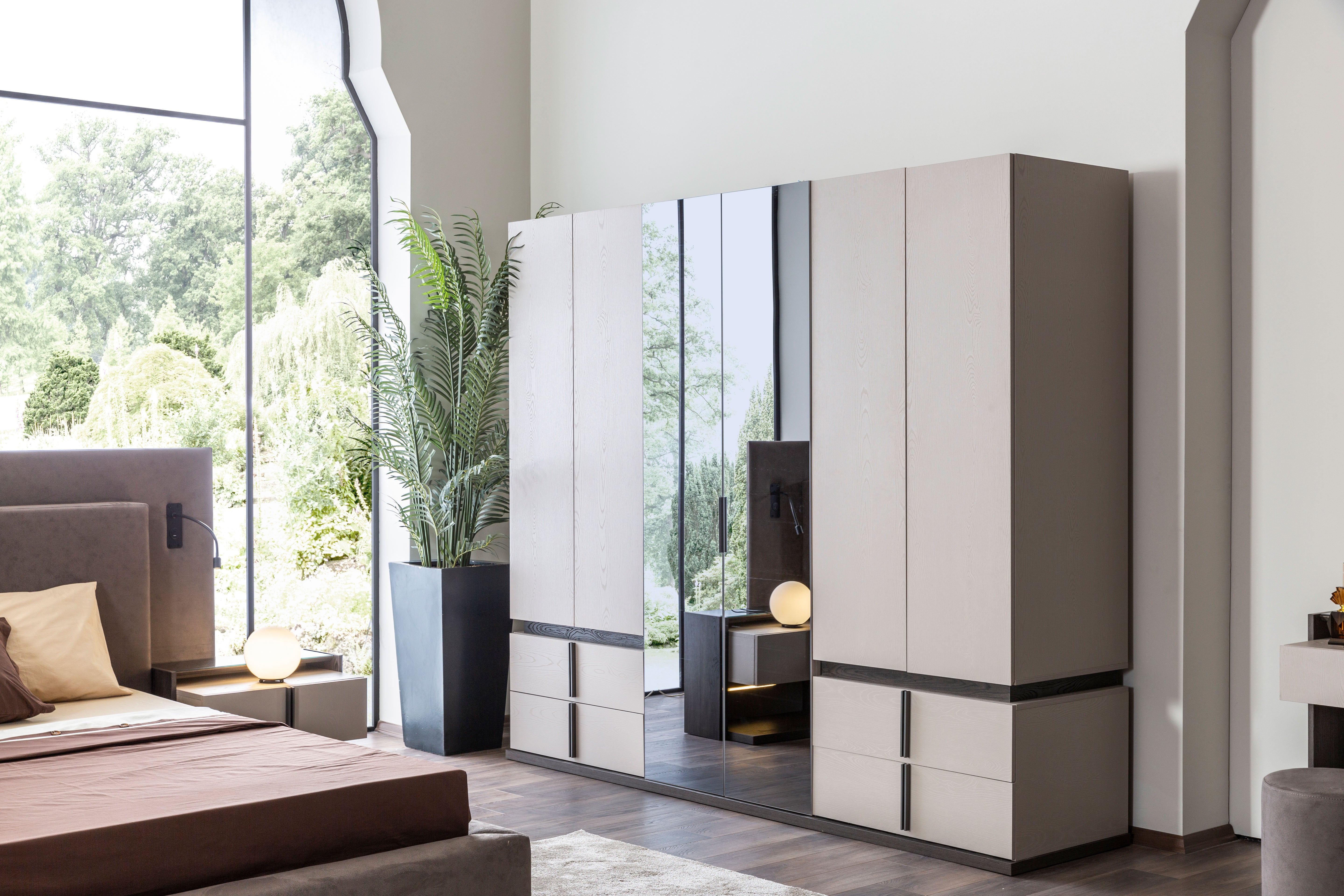 Шесткрилен гардероб «Vitra» с огледална врата, ширина 264см