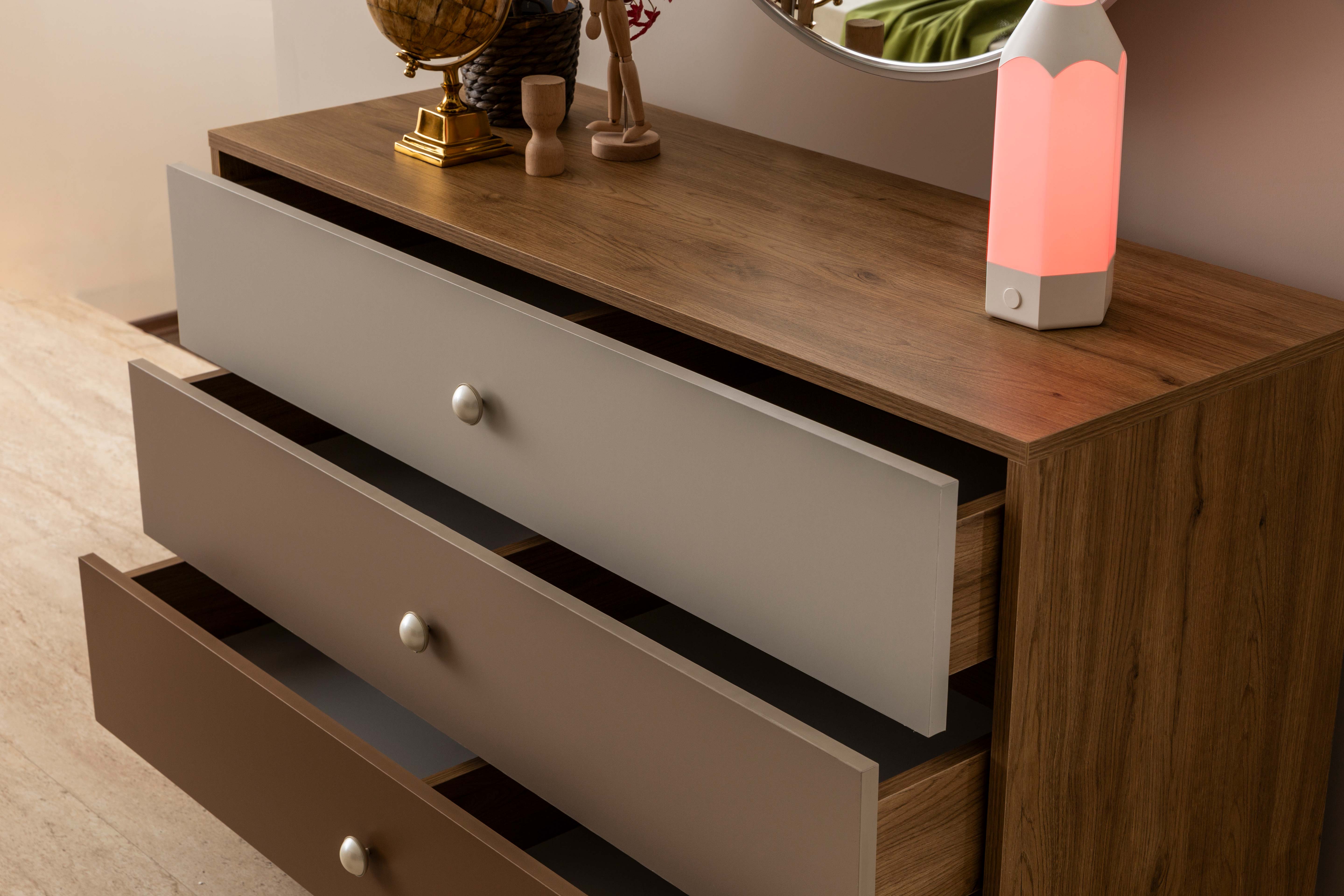 Скрин «Galata Teen» с три чекмеджета, размер 122х82х48см