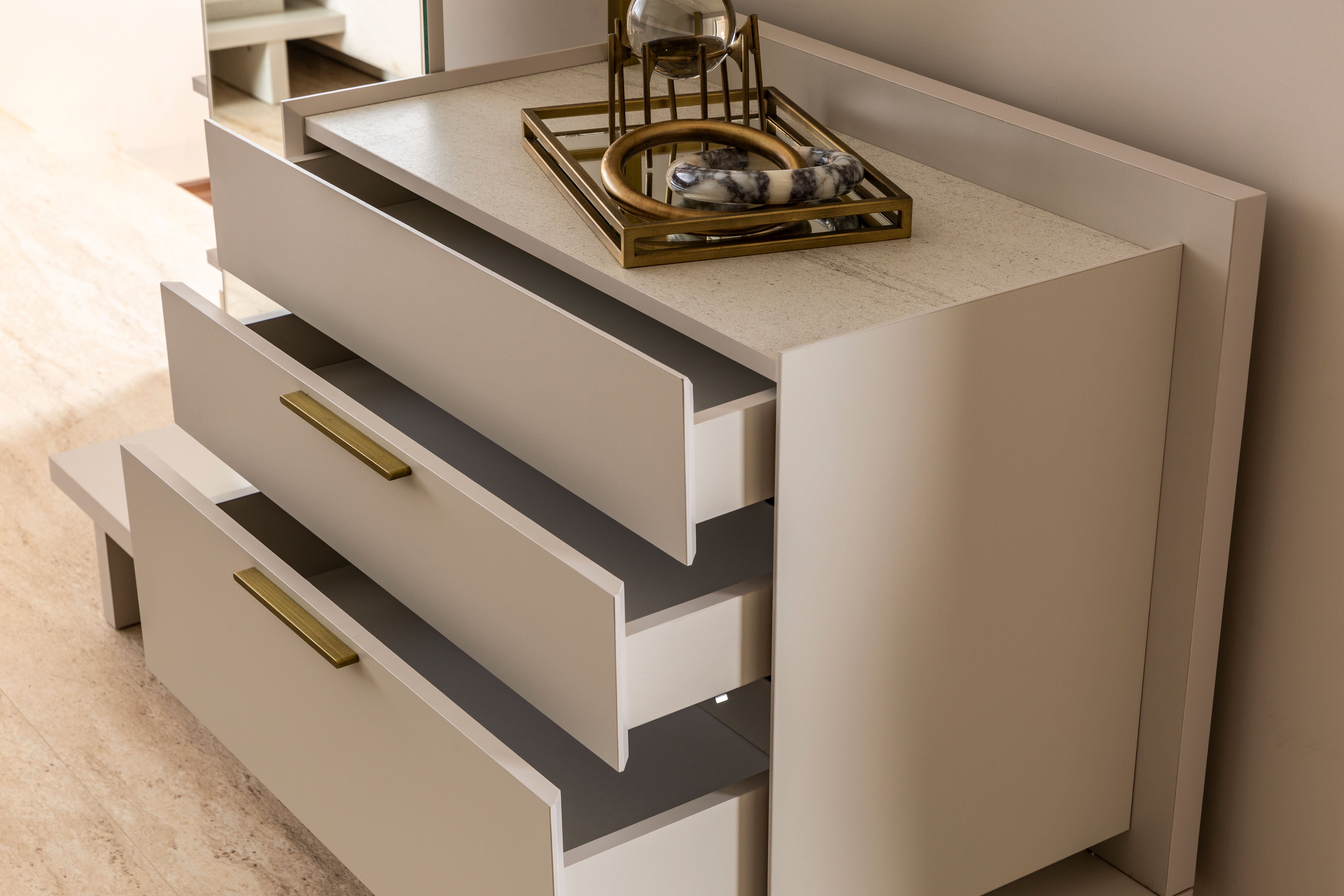 Скрин «Belek» + огледало, с три чекмеджета, размер 152х168х47см