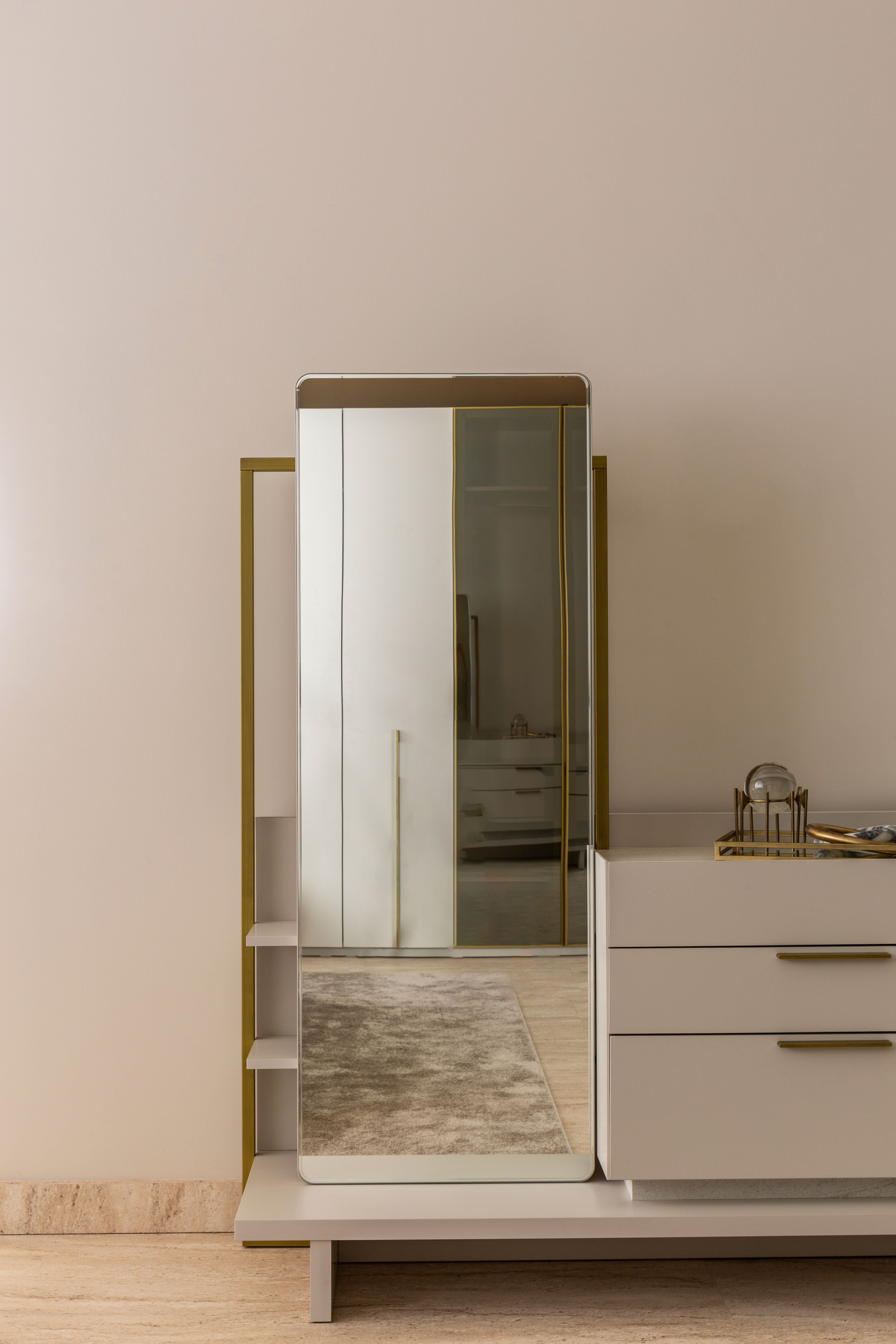 Скрин «Belek» + огледало, с три чекмеджета, размер 152х168х47см