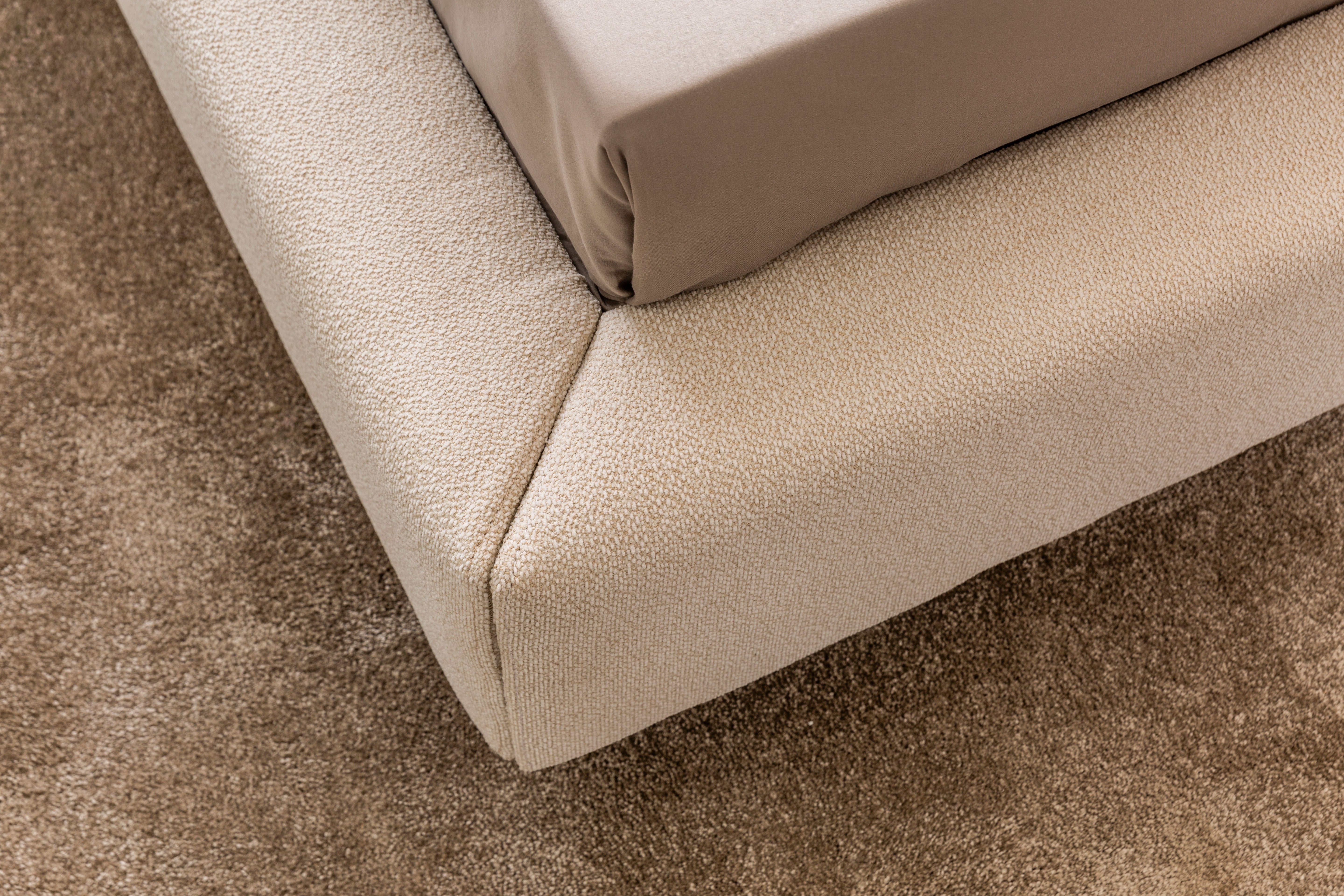 Тапицирано легло «Belek» с място за съхранение, повдигащ механизъм