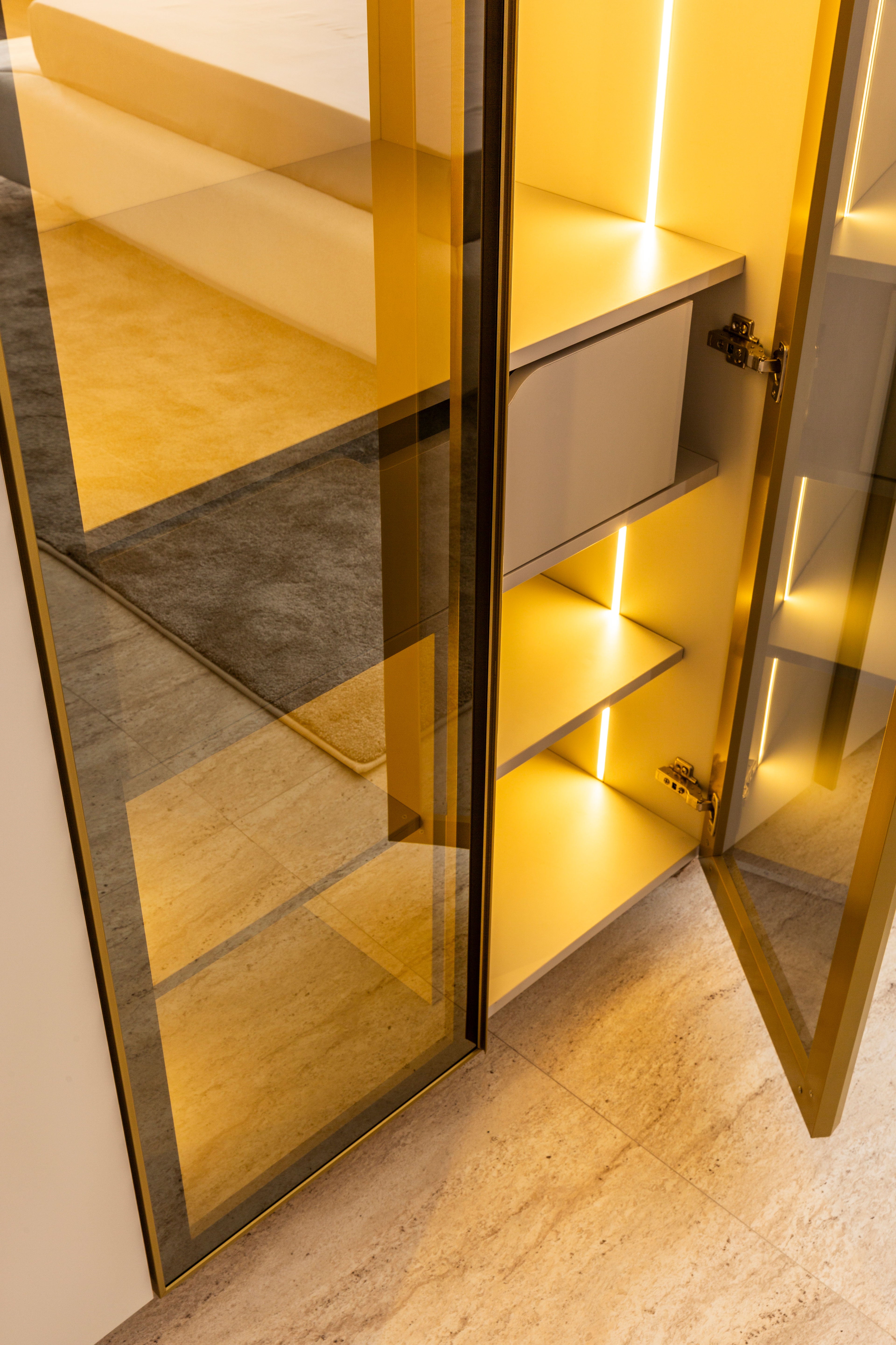 Шесткрилен гардероб Belek