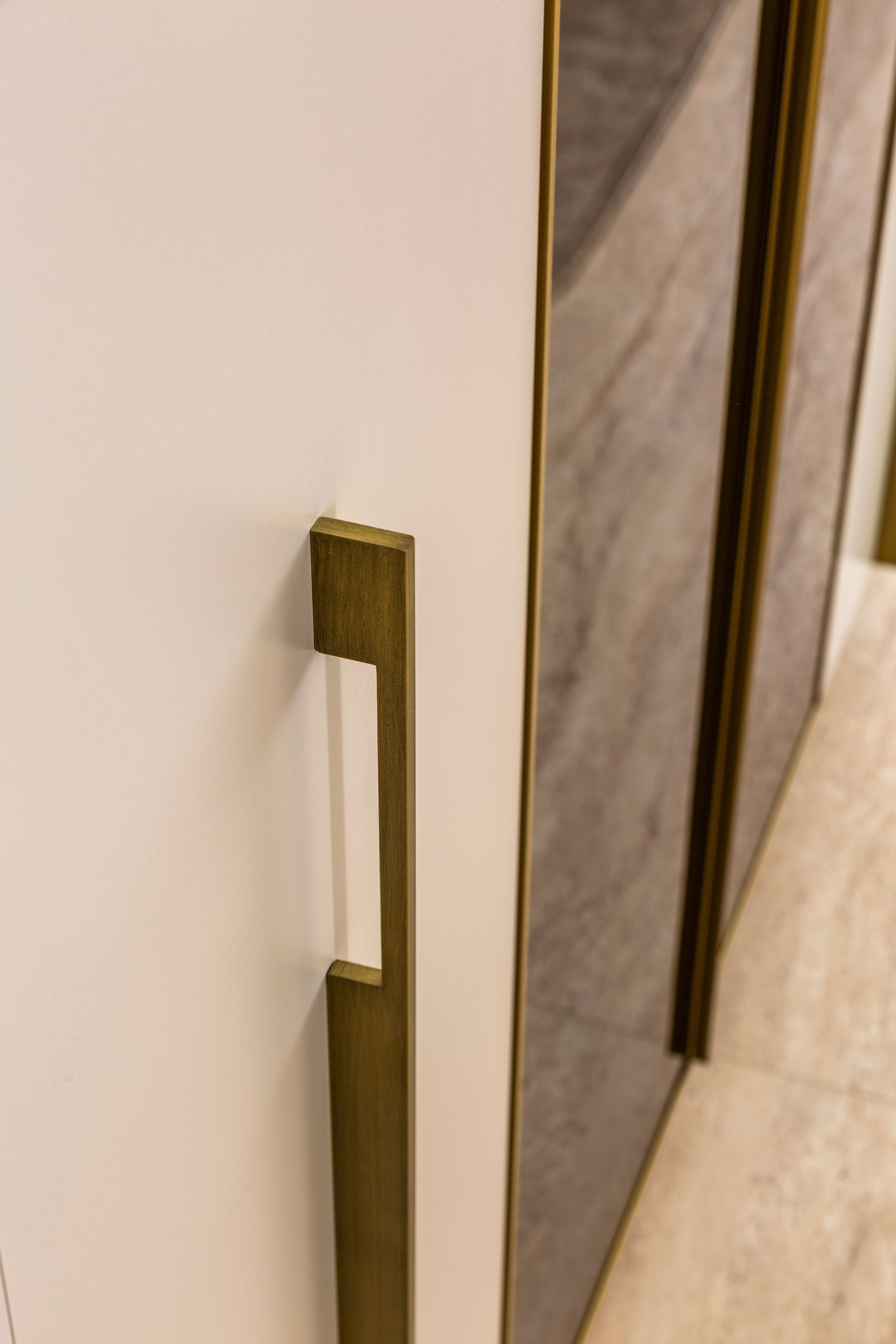 Шесткрилен гардероб Belek