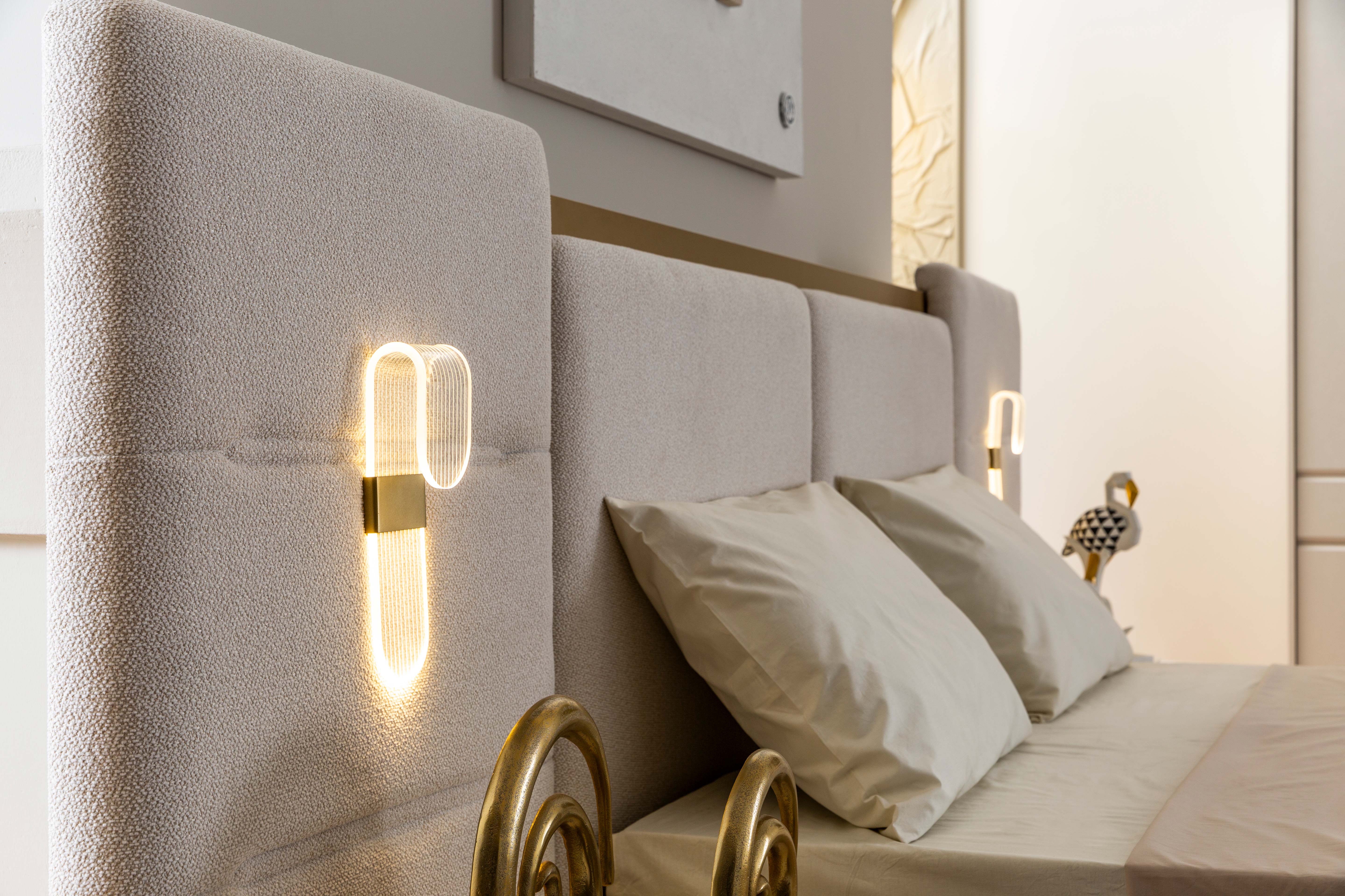 Тапицирано легло «Loren» + табла с осветление - с място за съхранение, повдигащ механизъм