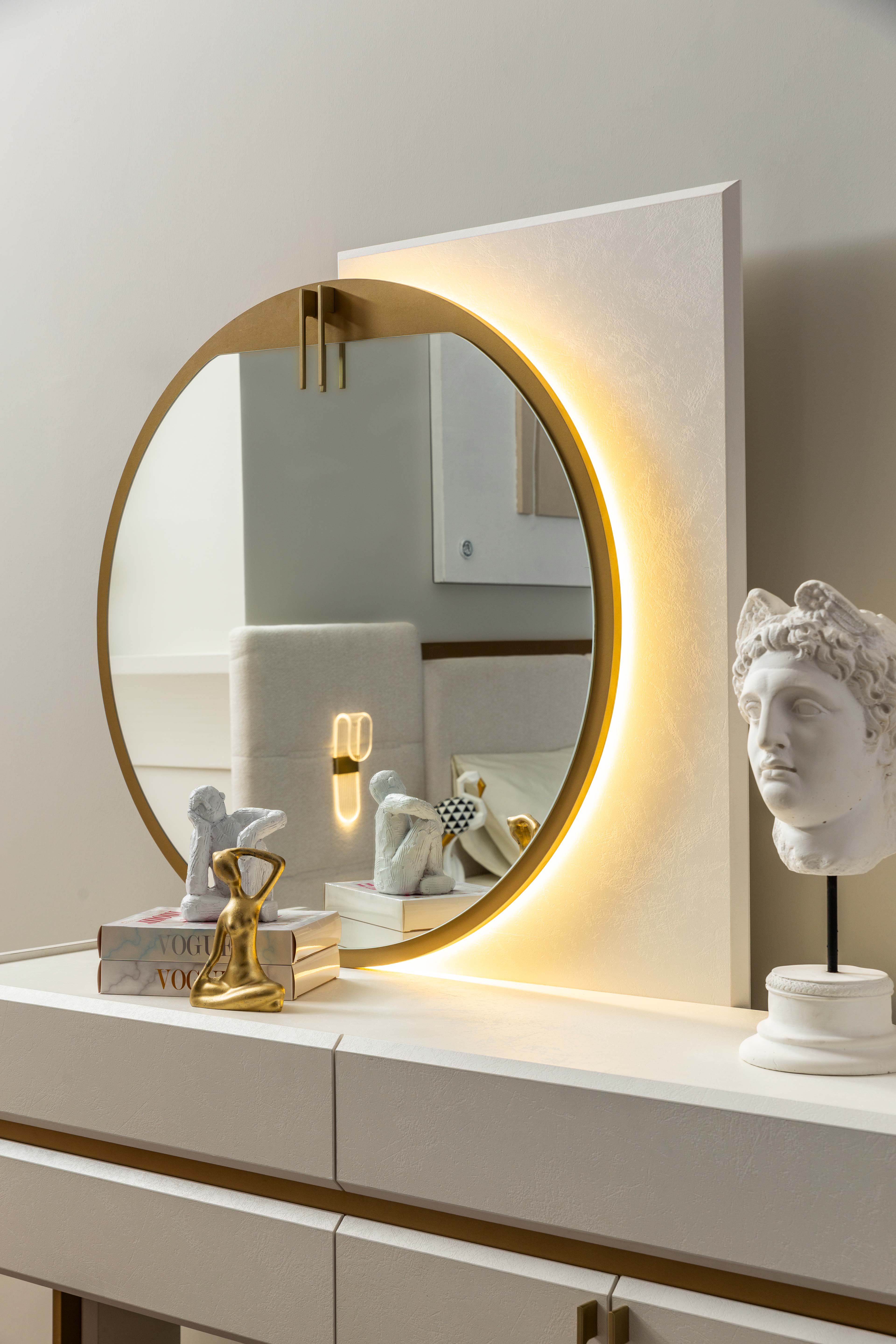 Тоалетка «Loren» + огледало, табуретка, с три чекмеджета и шкаф, размер 148х176х46см