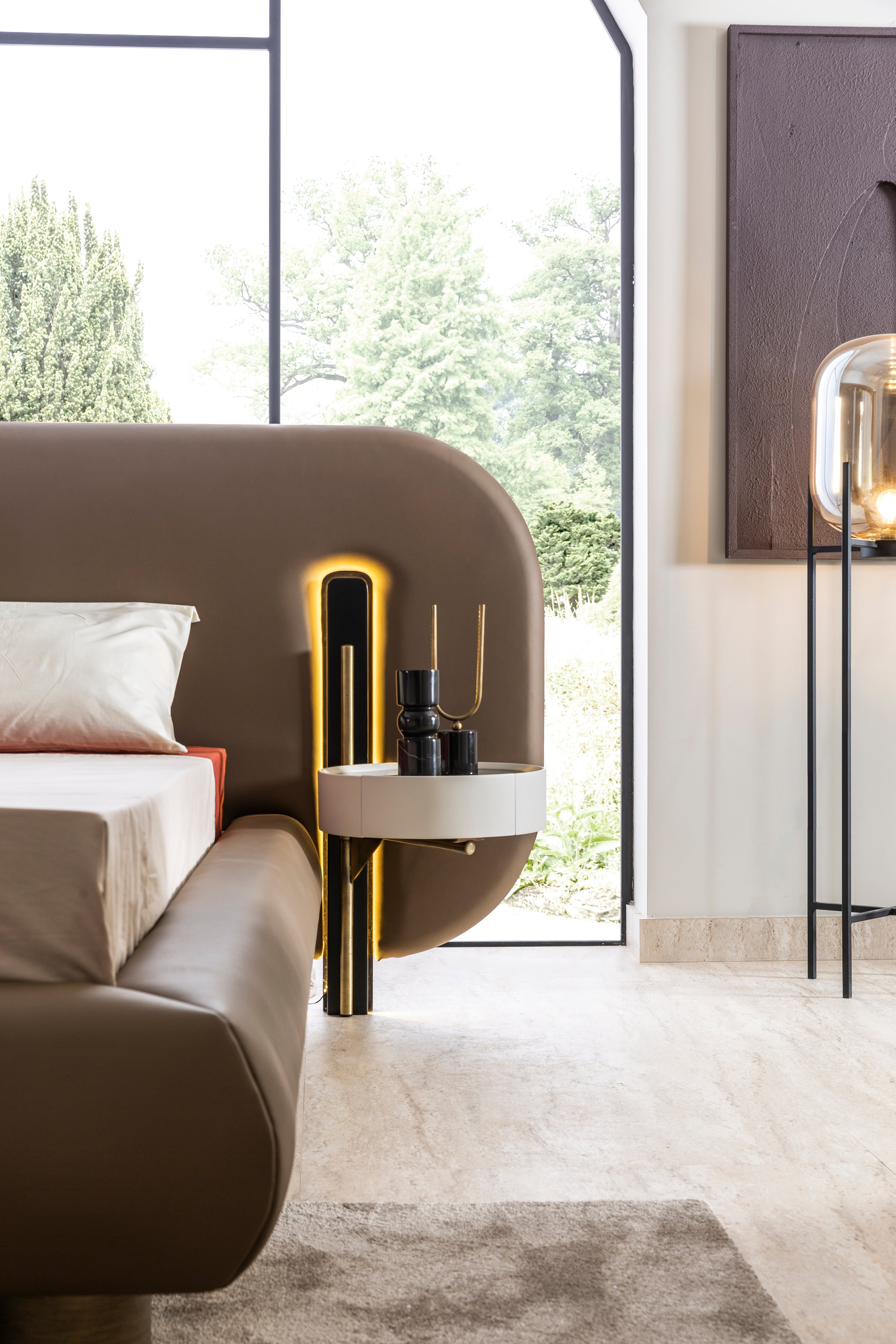 Тапицирано легло «Bergama» + табла с осветление - с място за съхранение, повдигащ механизъм