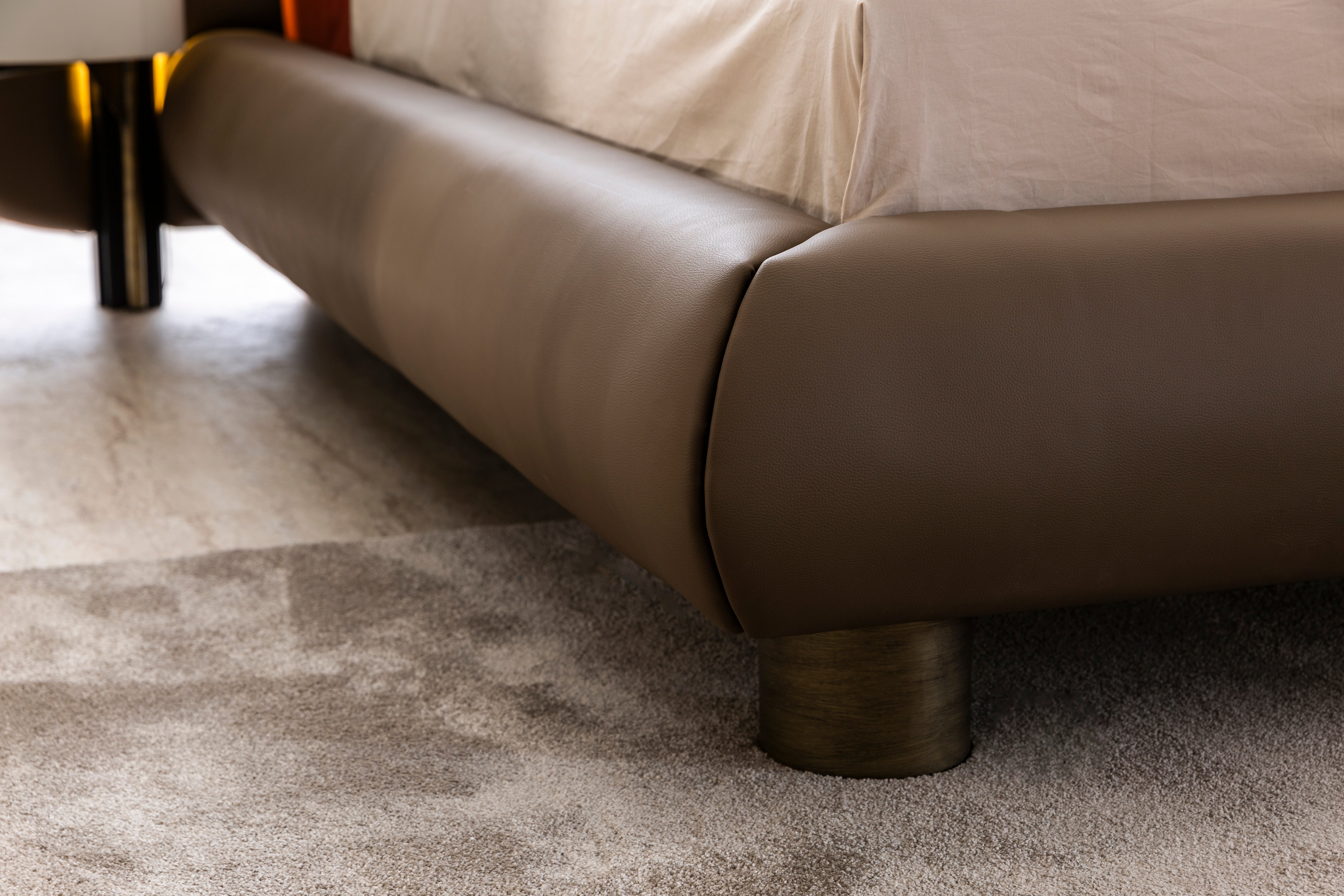 Тапицирано легло «Bergama» + табла с осветление - с място за съхранение, повдигащ механизъм