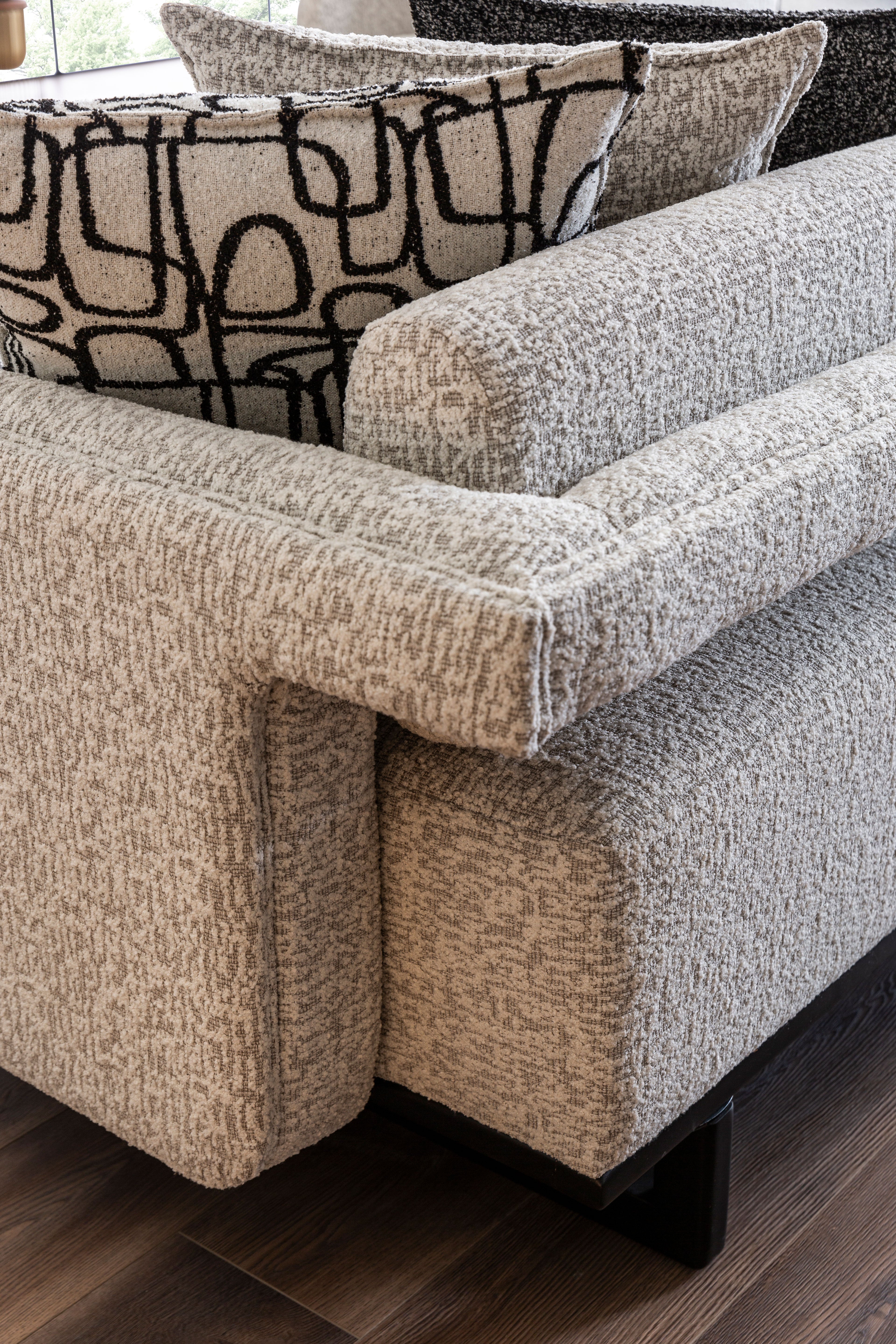 Четириместен диван «Bergama» + декоративни възглавници, ширина 255см