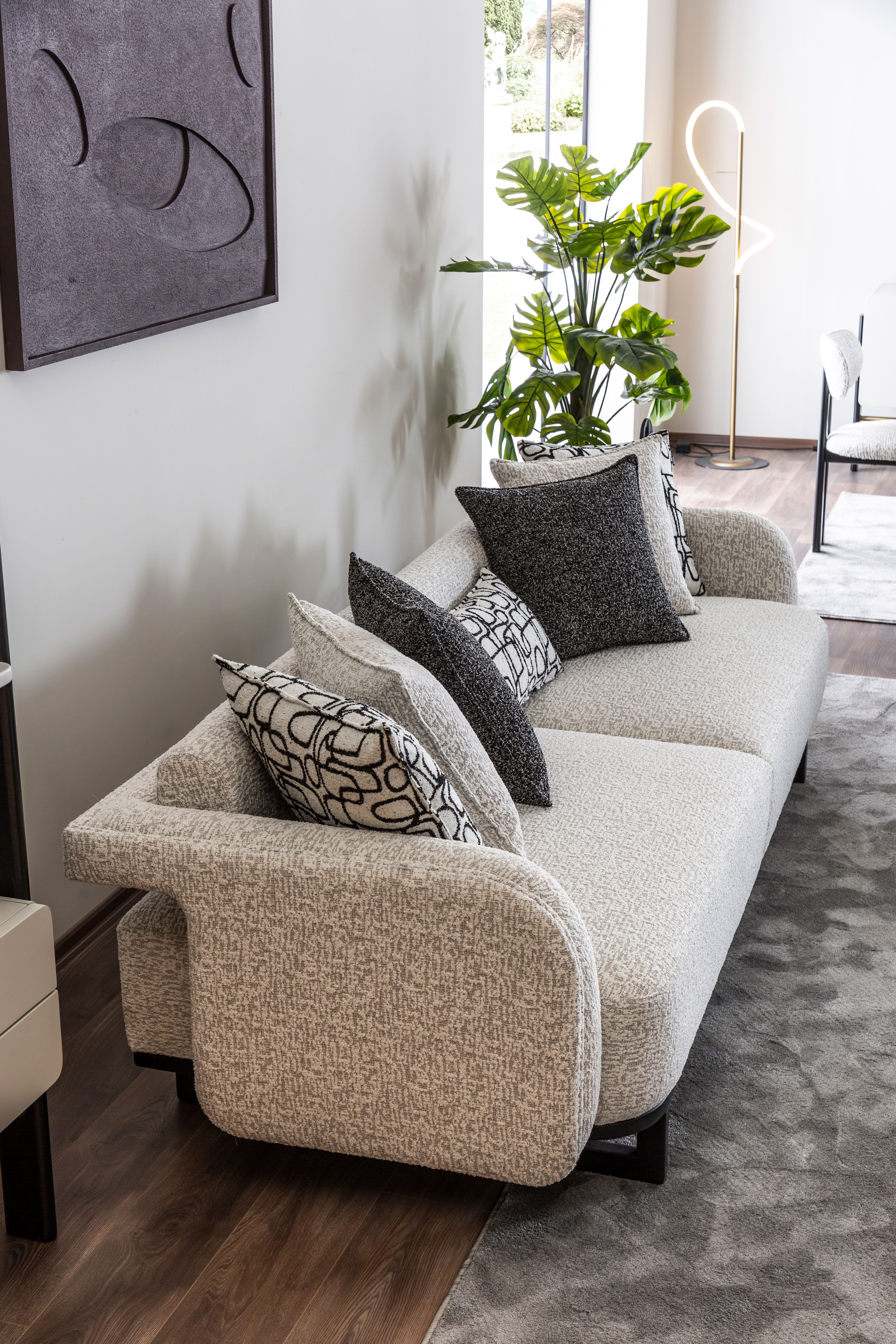 Четириместен диван «Bergama» + декоративни възглавници, ширина 255см