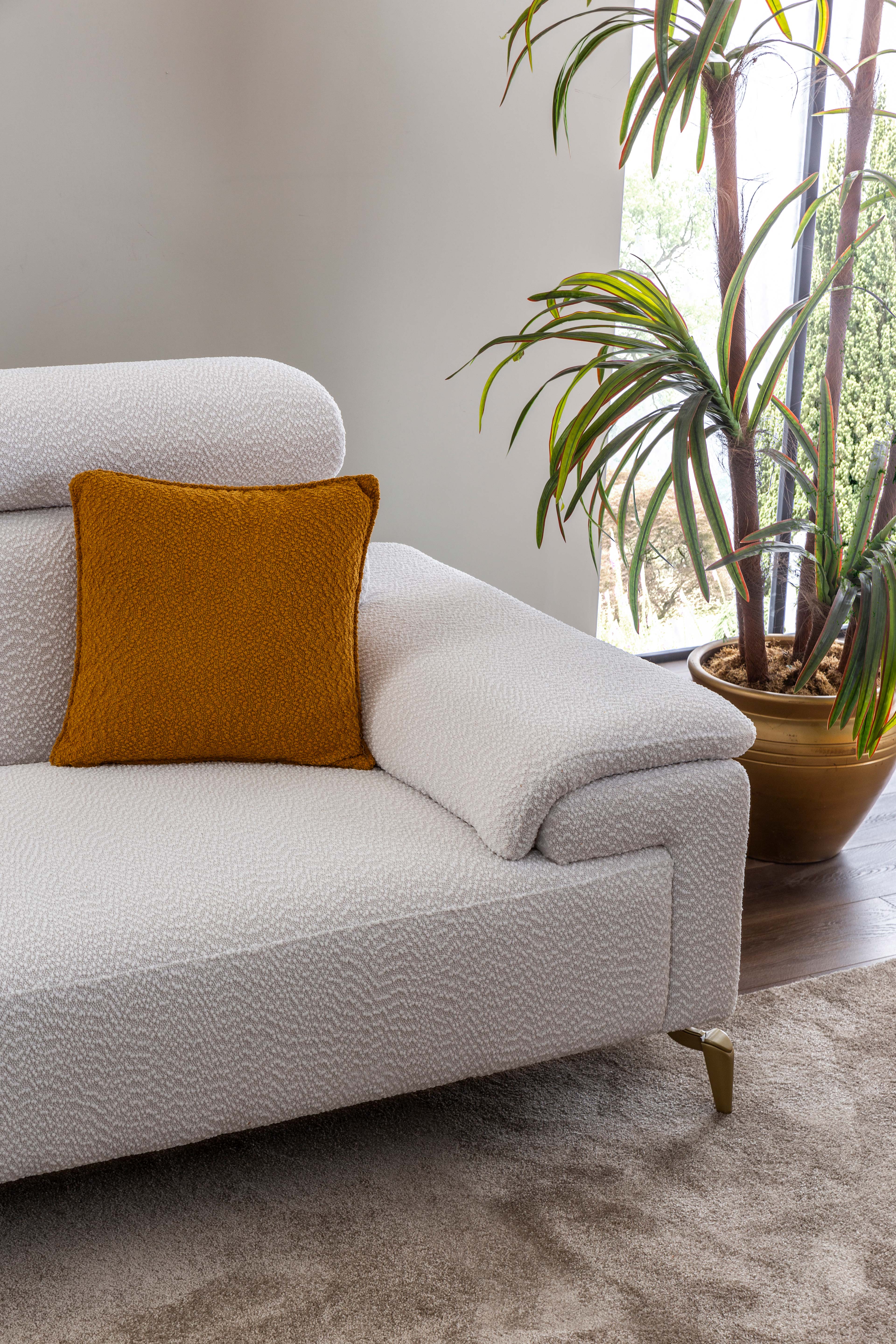 Tриместен диван «Loren» + 2 декоративни възглавници, ширина 250см