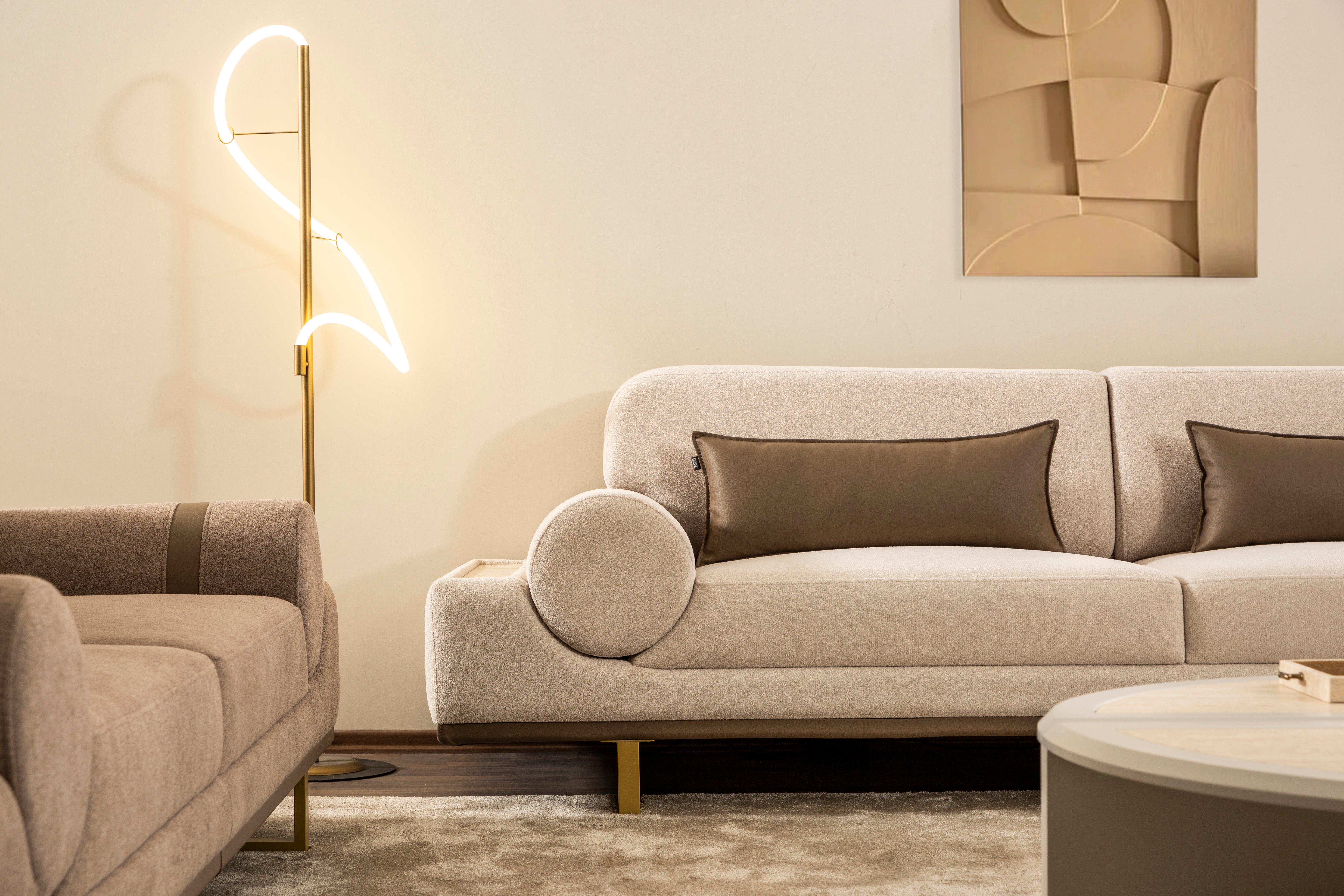 Четириместен разтегателен диван «Milas» + две декоративни възглавници, ширина 280см