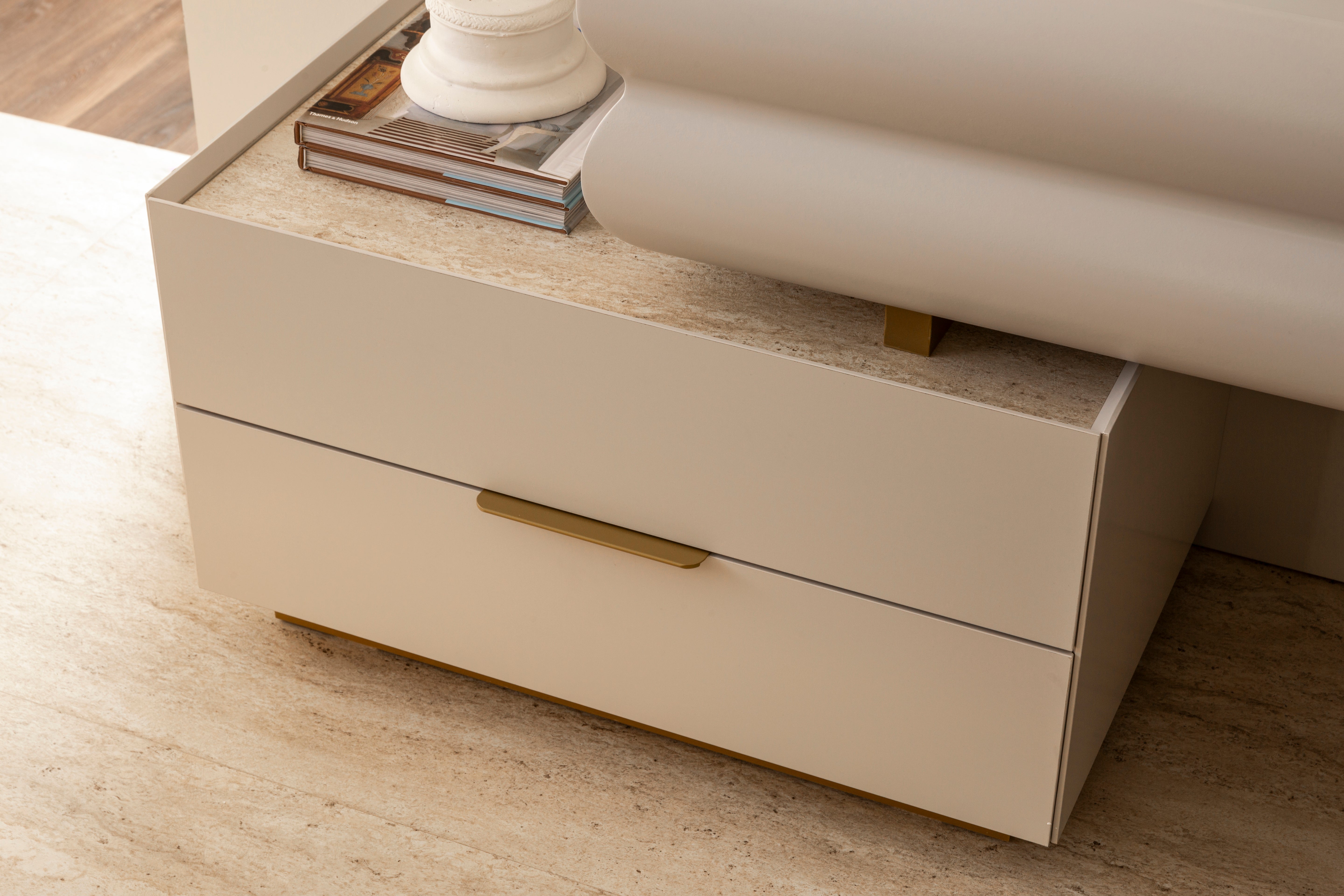 Тоалетка «Milas» + огледало, табуретка, с четири чекмеджета, размер 187х78х55см