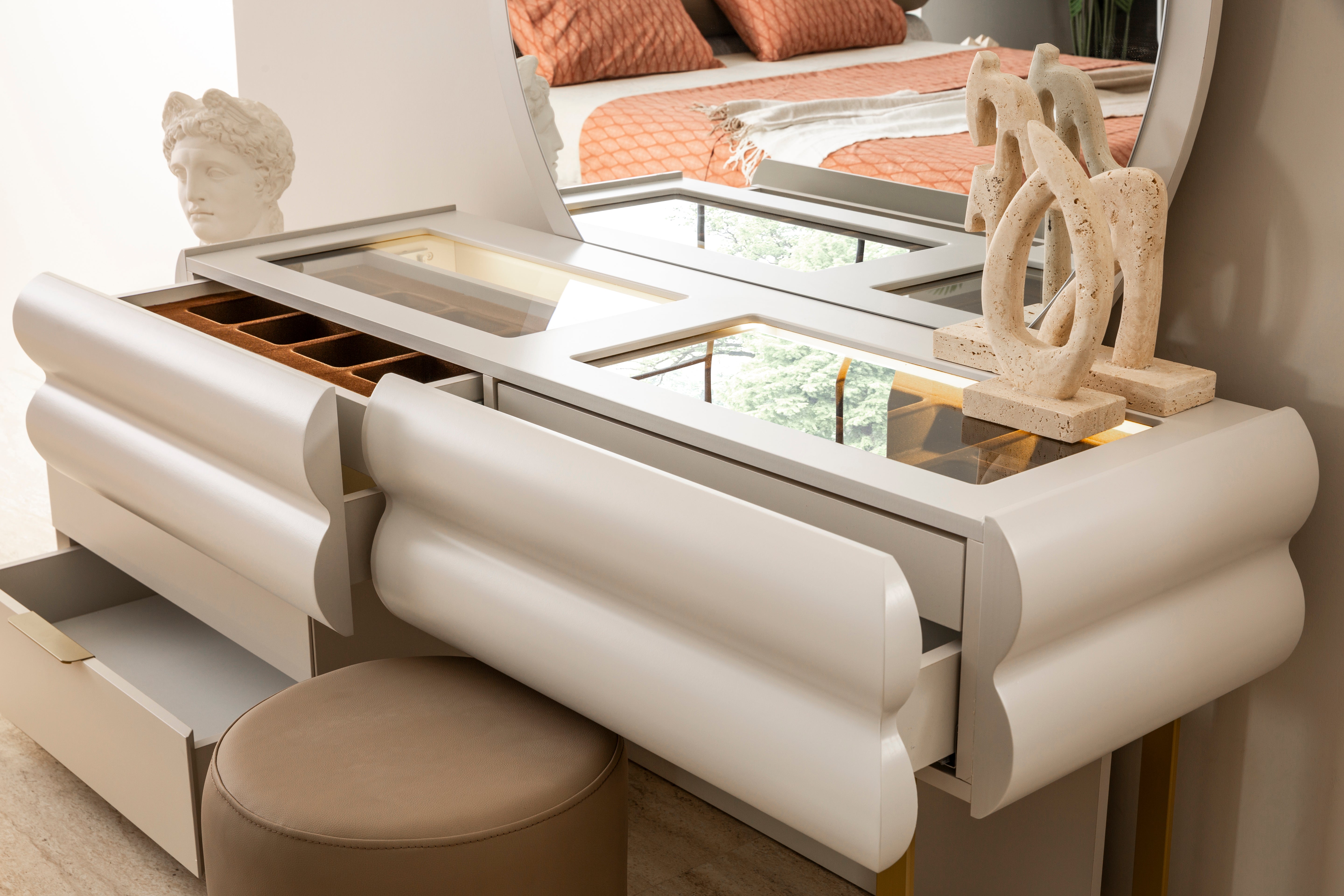 Тоалетка «Milas» + огледало, табуретка, с четири чекмеджета, размер 187х78х55см