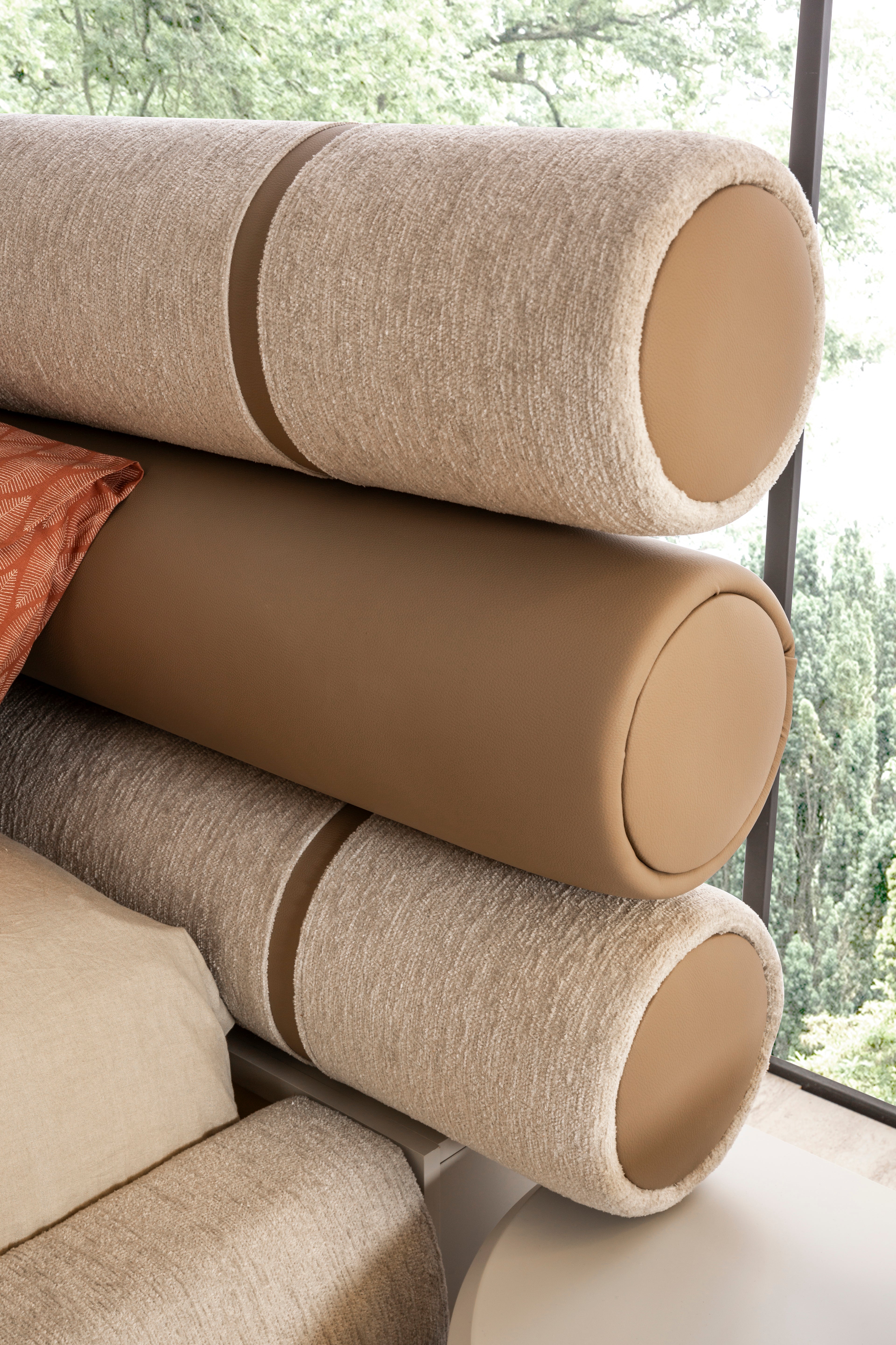 Тапицирано легло «Milas» с място за съхранение, повдигащ механизъм