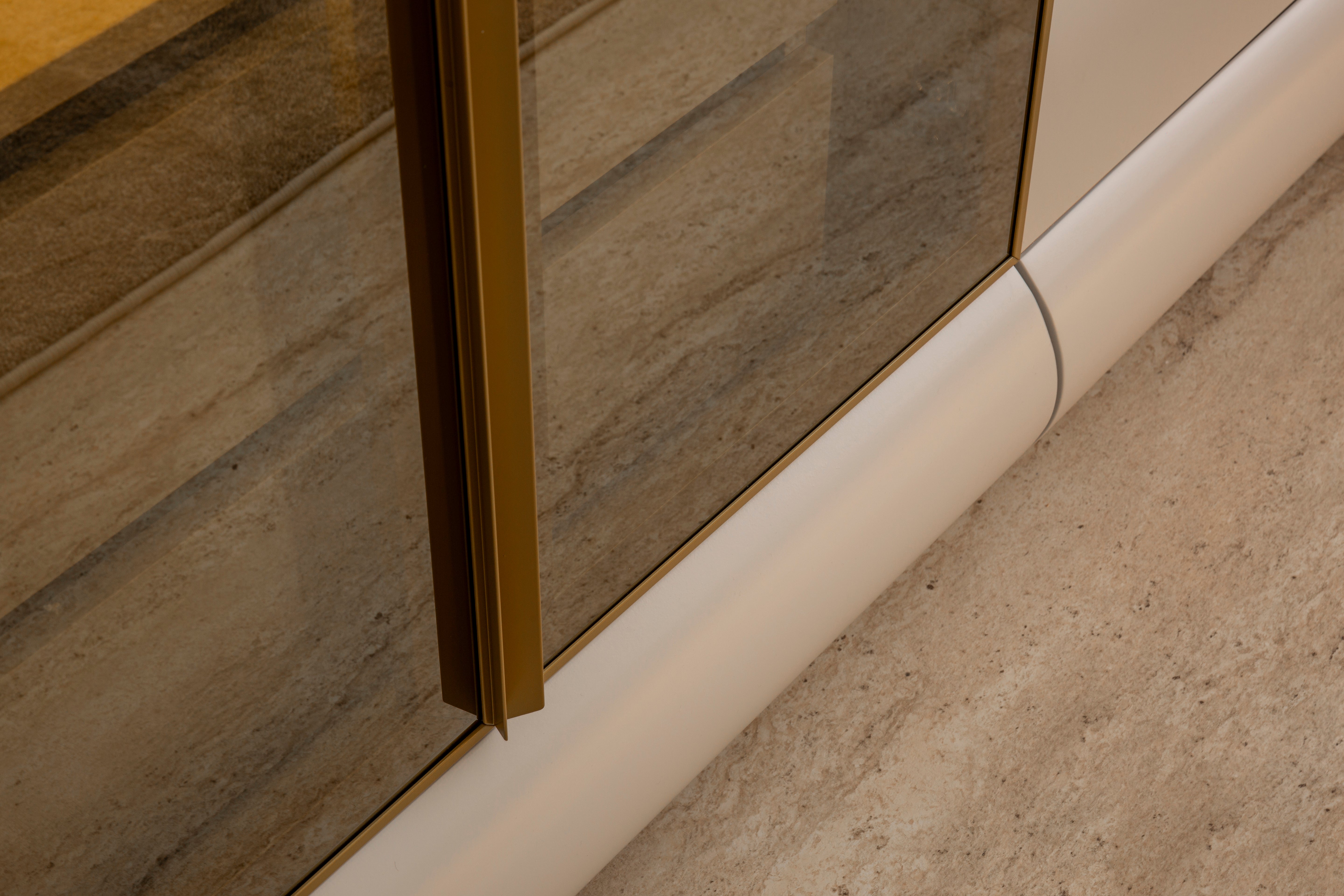 Шесткрилен гардероб «Milas» + LED осветление, стъклени врати, ширина 269см