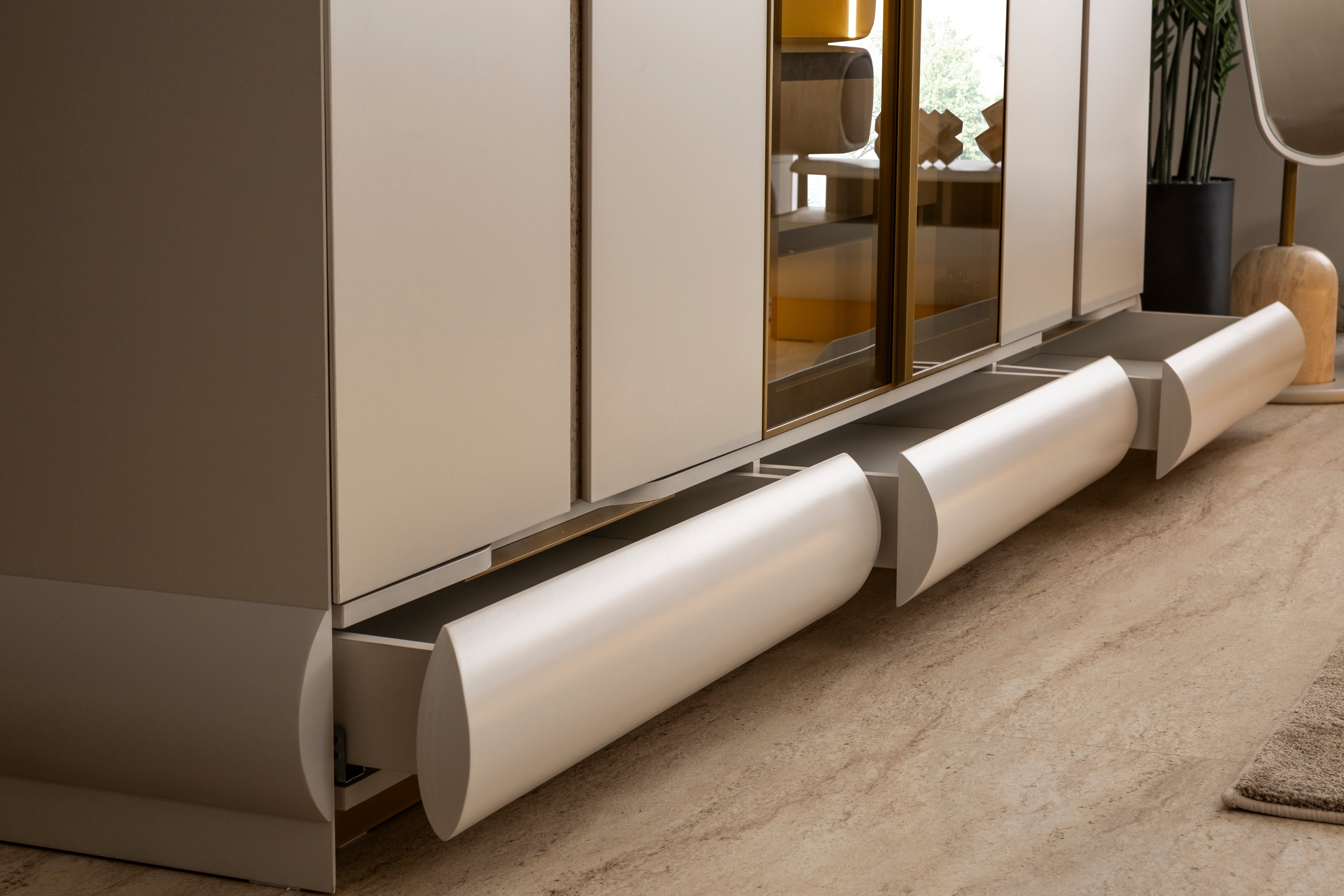 Шесткрилен гардероб «Milas» + LED осветление, стъклени врати, ширина 269см