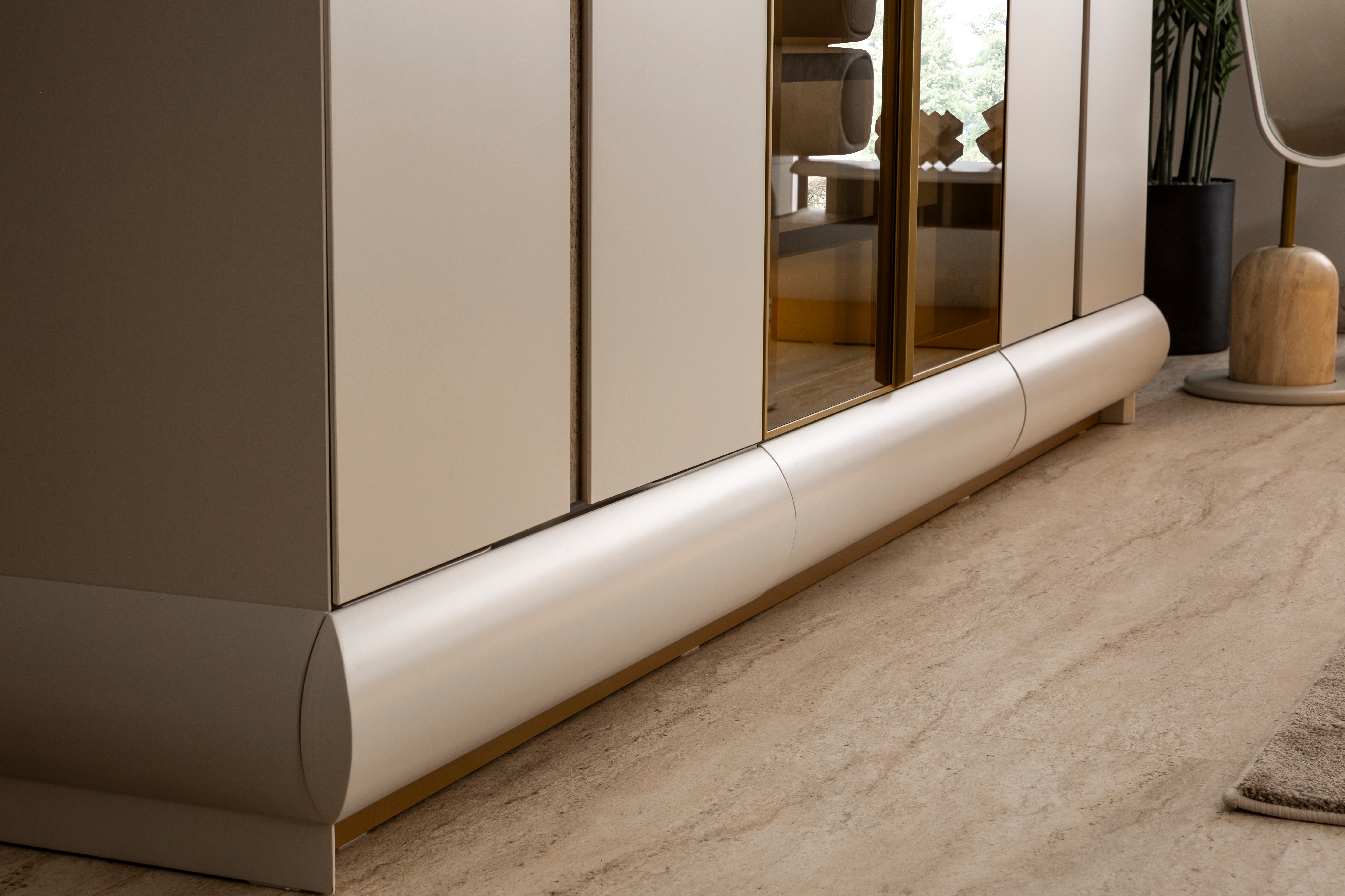 Шесткрилен гардероб «Milas» + LED осветление, стъклени врати, ширина 269см