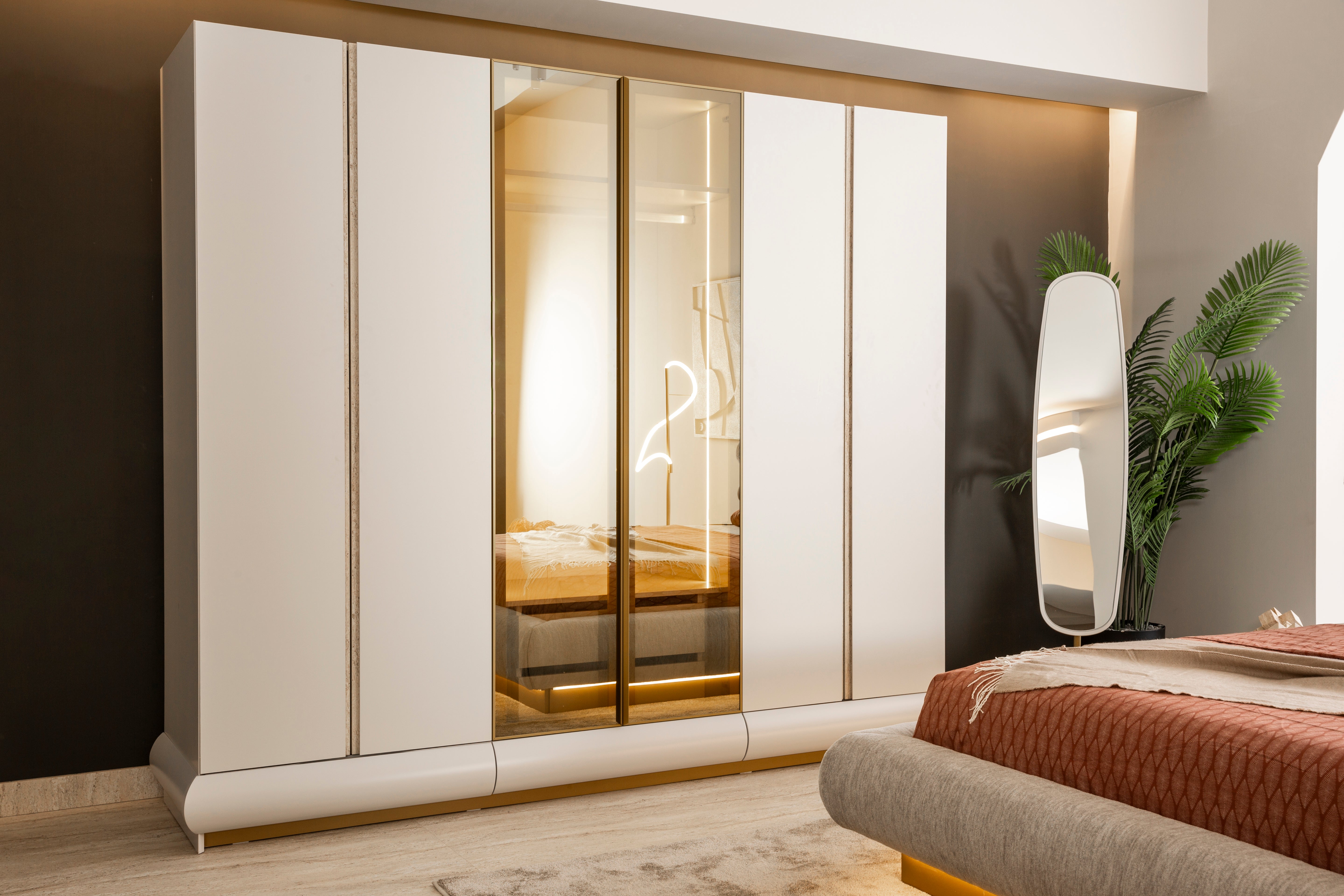 Шесткрилен гардероб «Milas» + LED осветление, стъклени врати, ширина 269см