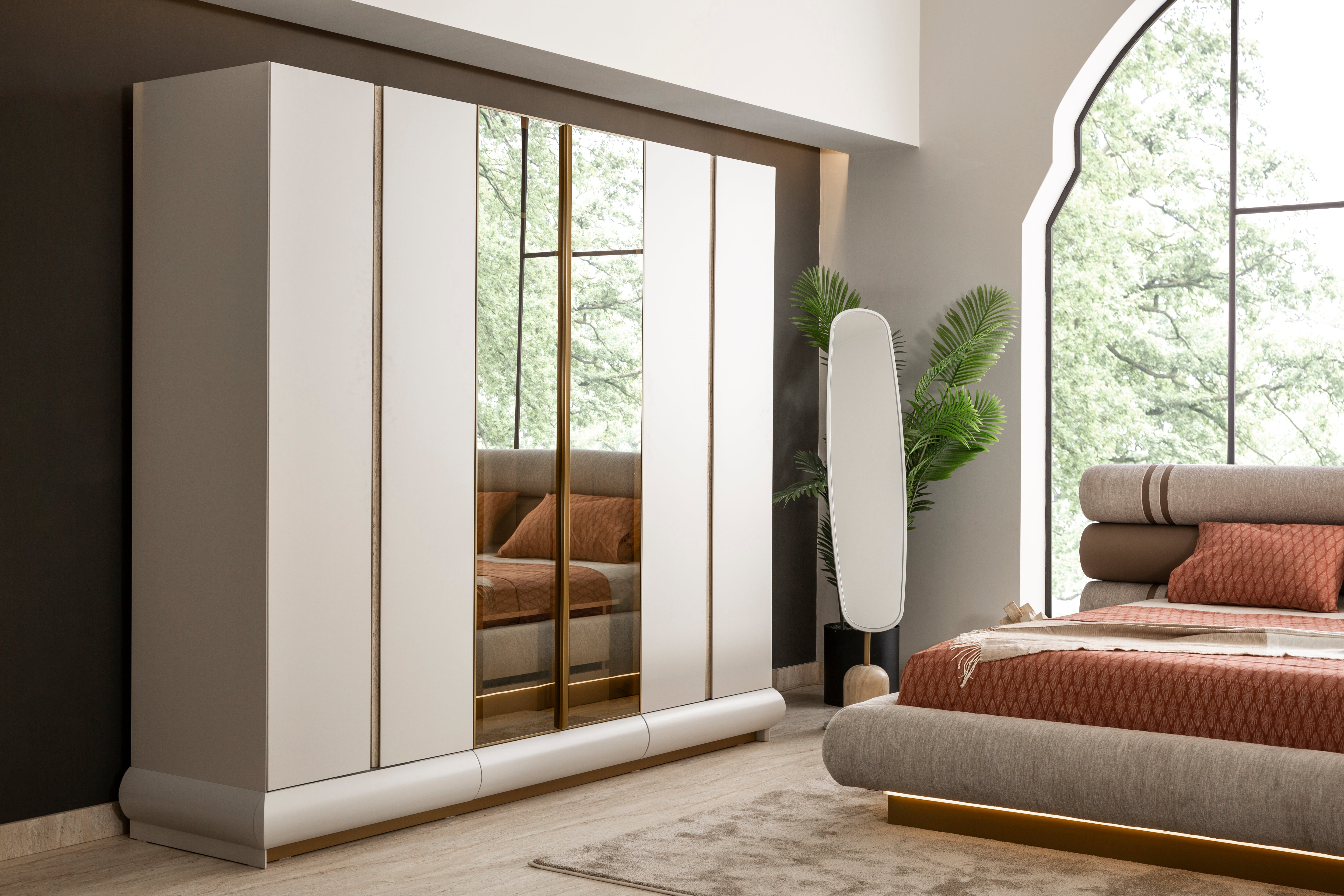 Шесткрилен гардероб «Milas» + LED осветление, стъклени врати, ширина 269см