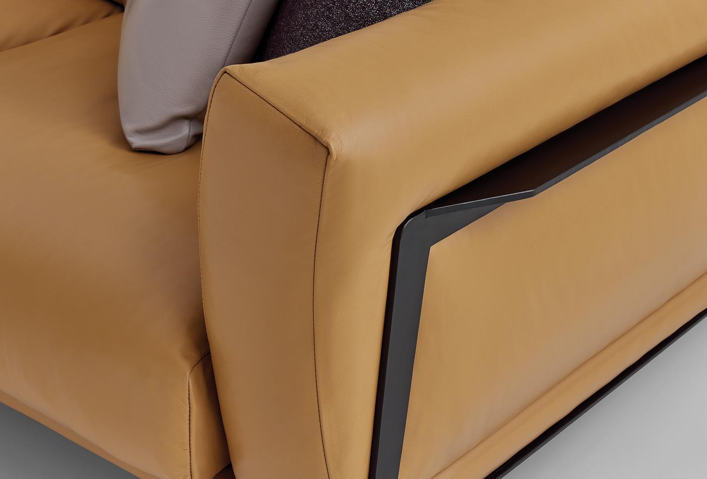 Четириместен диван «Emoticon» + три декоративни възглавници, от естествена кожа, ширина 293см