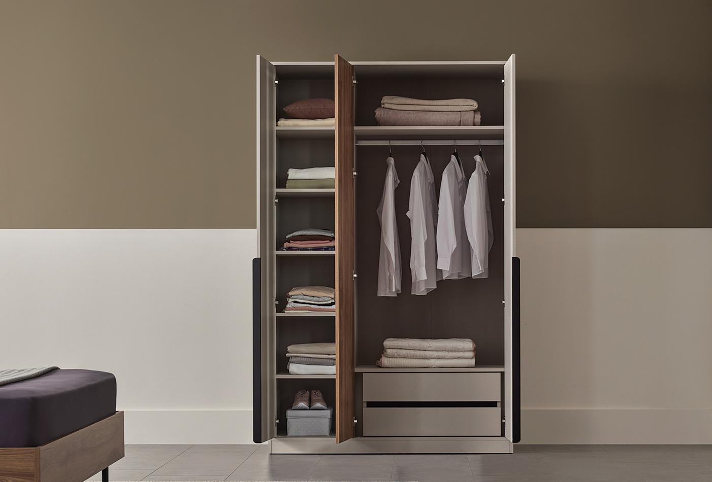 Трикрилен гардероб «Loreto» с огледална врата, ширина 138см