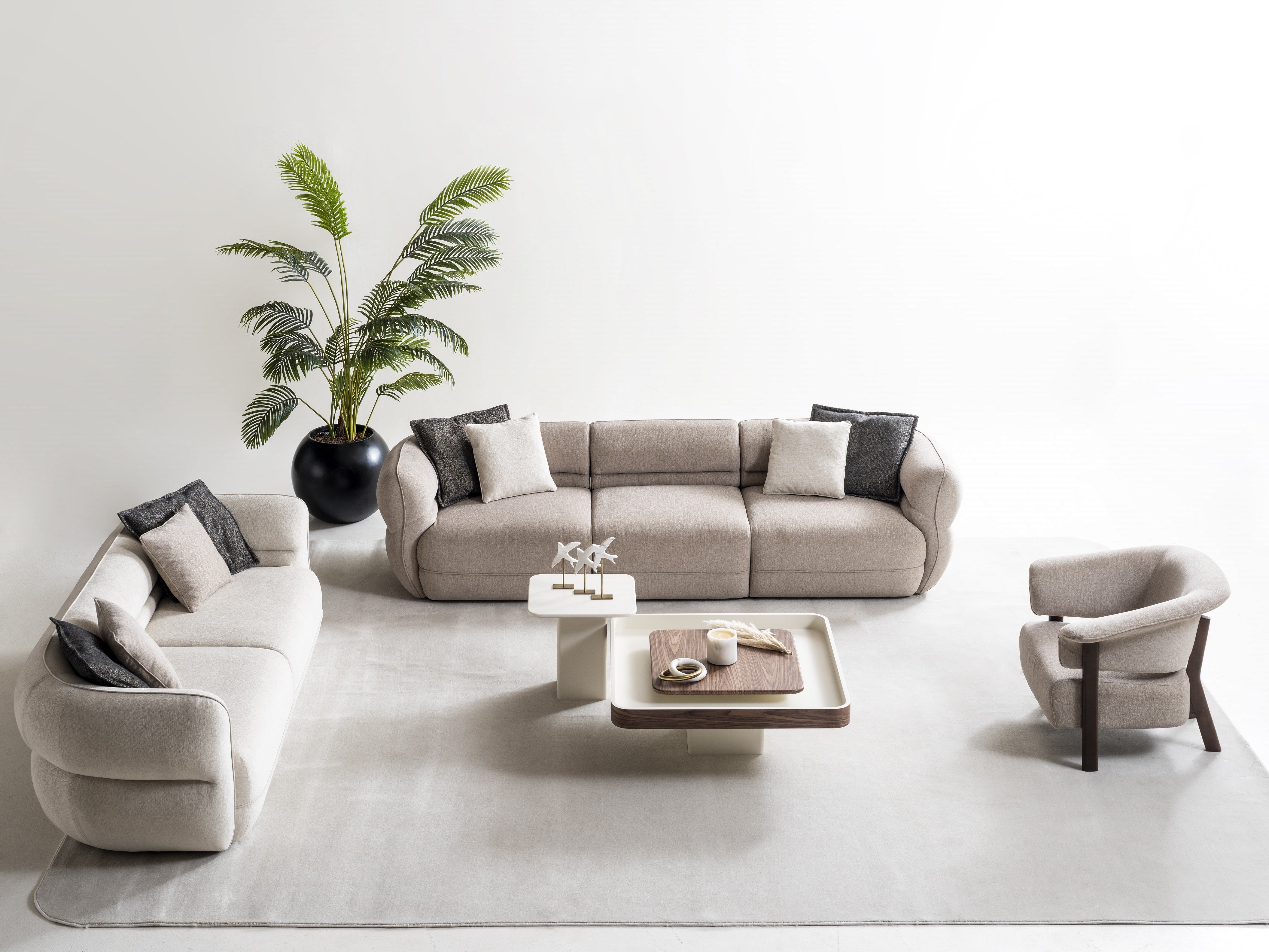 Петместен диван «Alfa» + две декоративни възглавници, ширина 305см