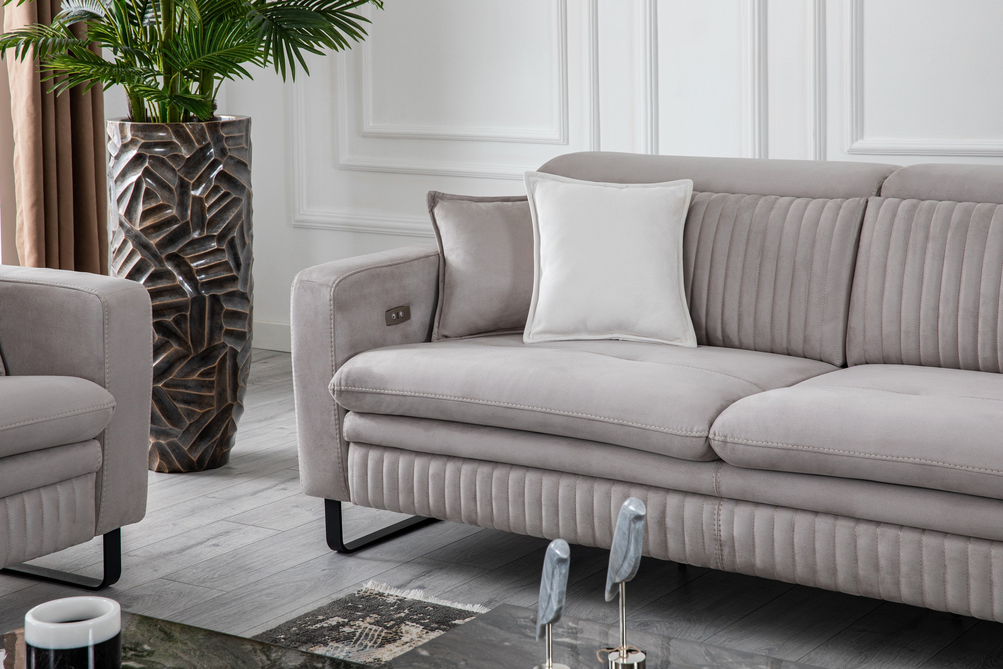 Триместен разтегателен диван «Galaksi» с електрически механизъм, USB зарядна станция, ширина 214см