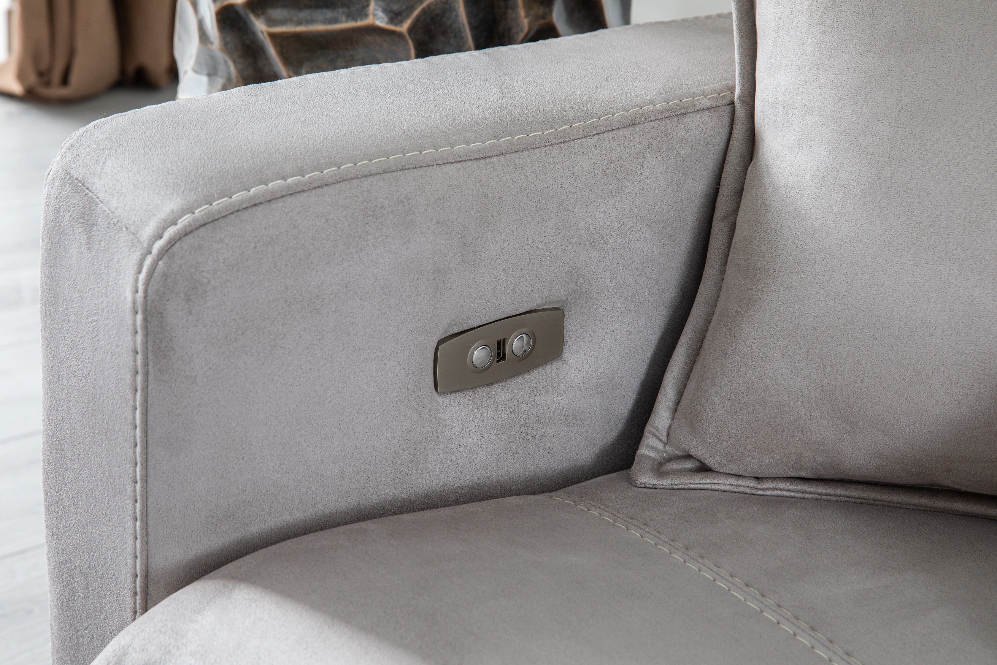 Триместен разтегателен диван «Galaksi» с електрически механизъм, USB зарядна станция, ширина 214см