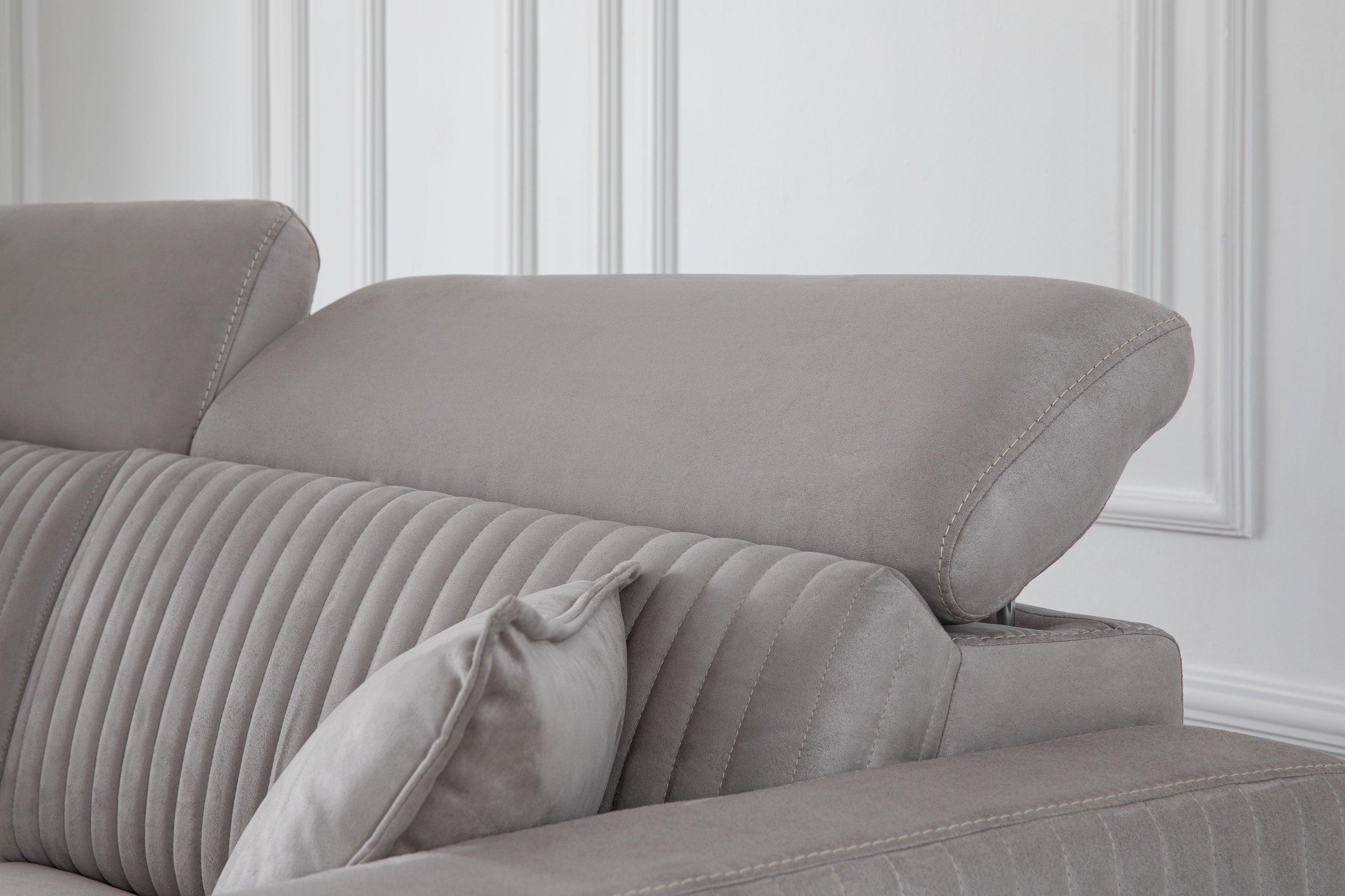 Триместен разтегателен диван «Galaksi» с електрически механизъм, USB зарядна станция, ширина 214см