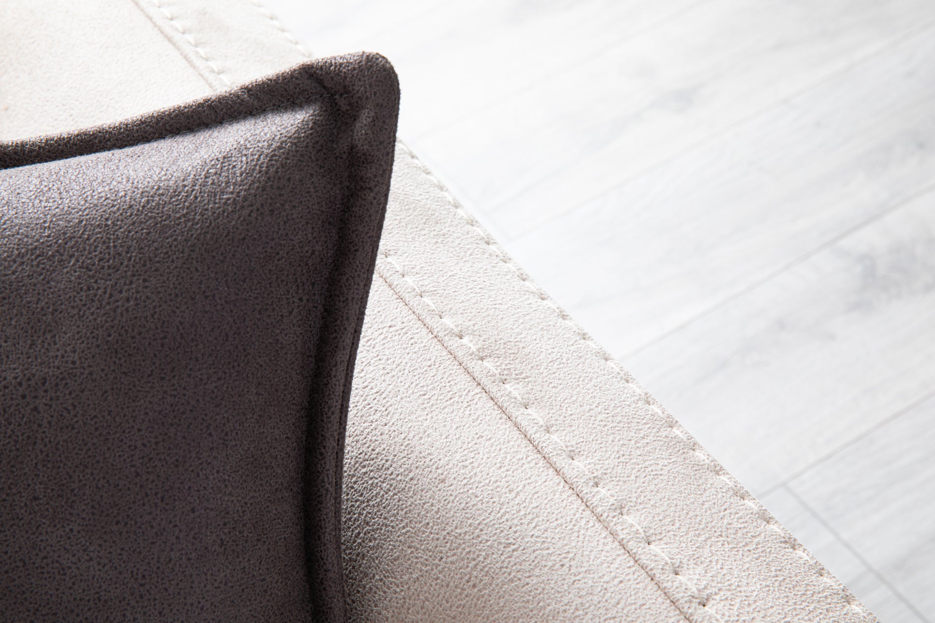 Триместен разтегателен диван «Mostar» + 2 декоративни възглавници, ширина 220см