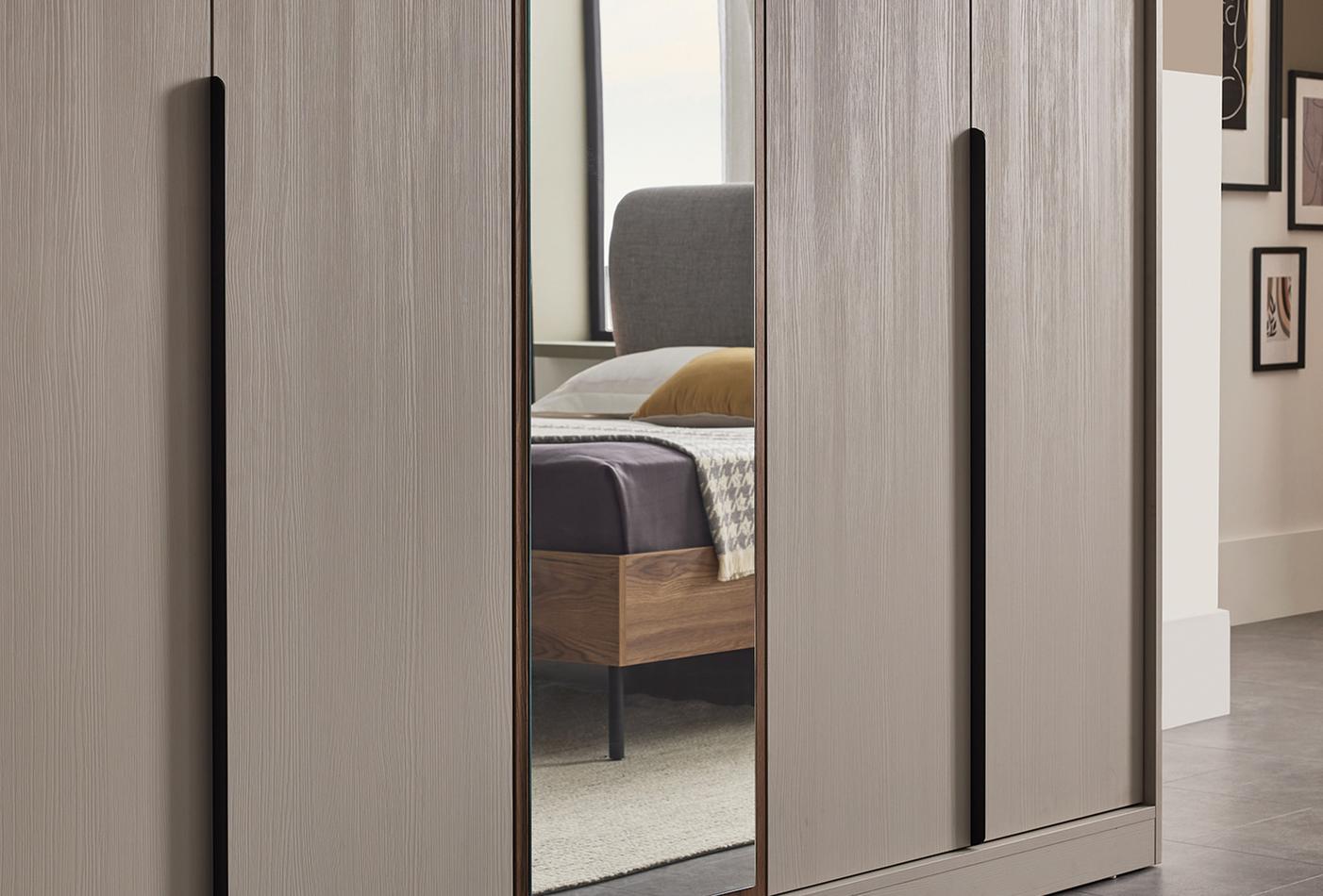 Петкрилен гардероб «Loreto» с огледална врата, ширина 227см