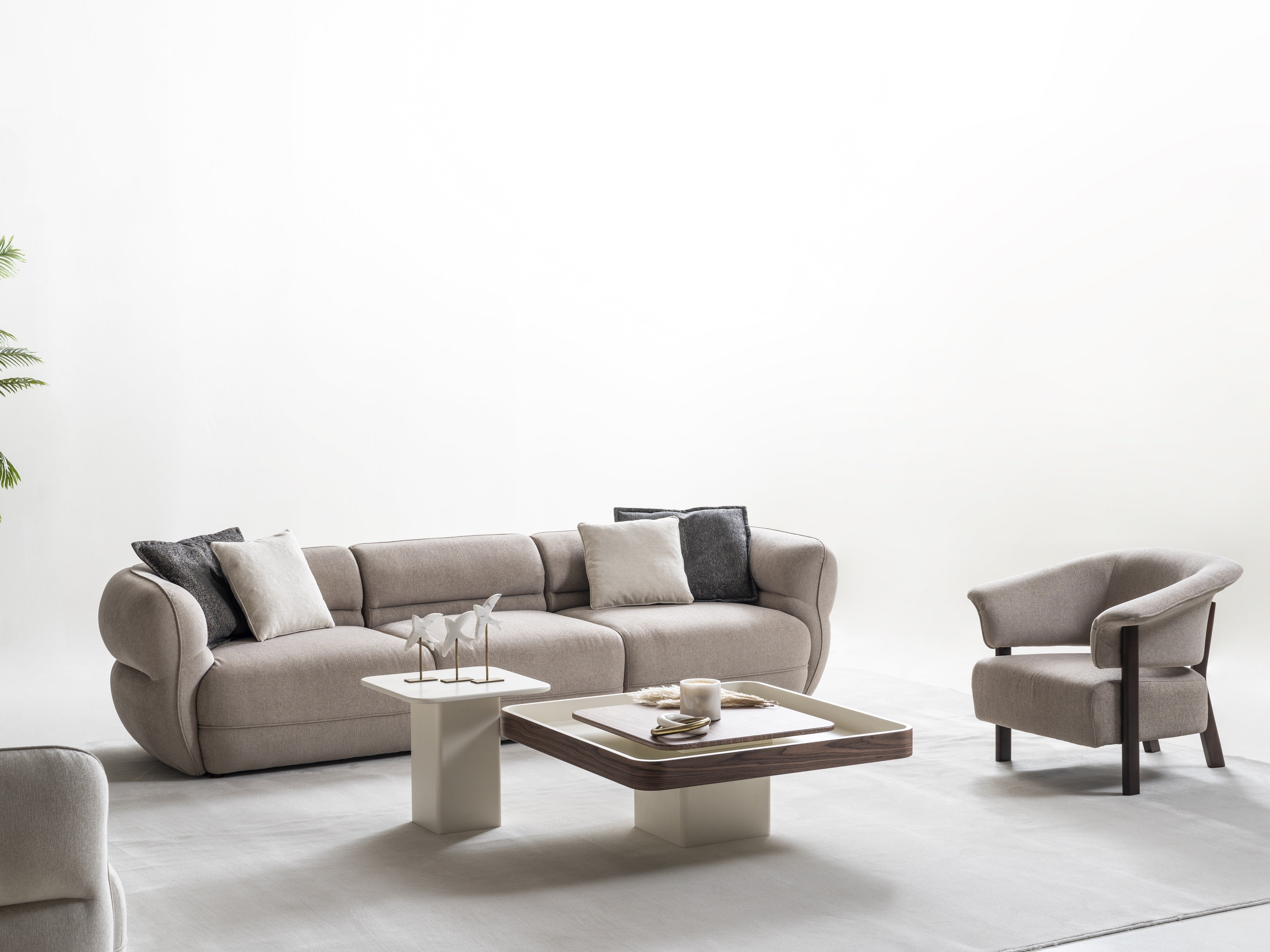 Петместен диван «Alfa» + две декоративни възглавници, ширина 305см