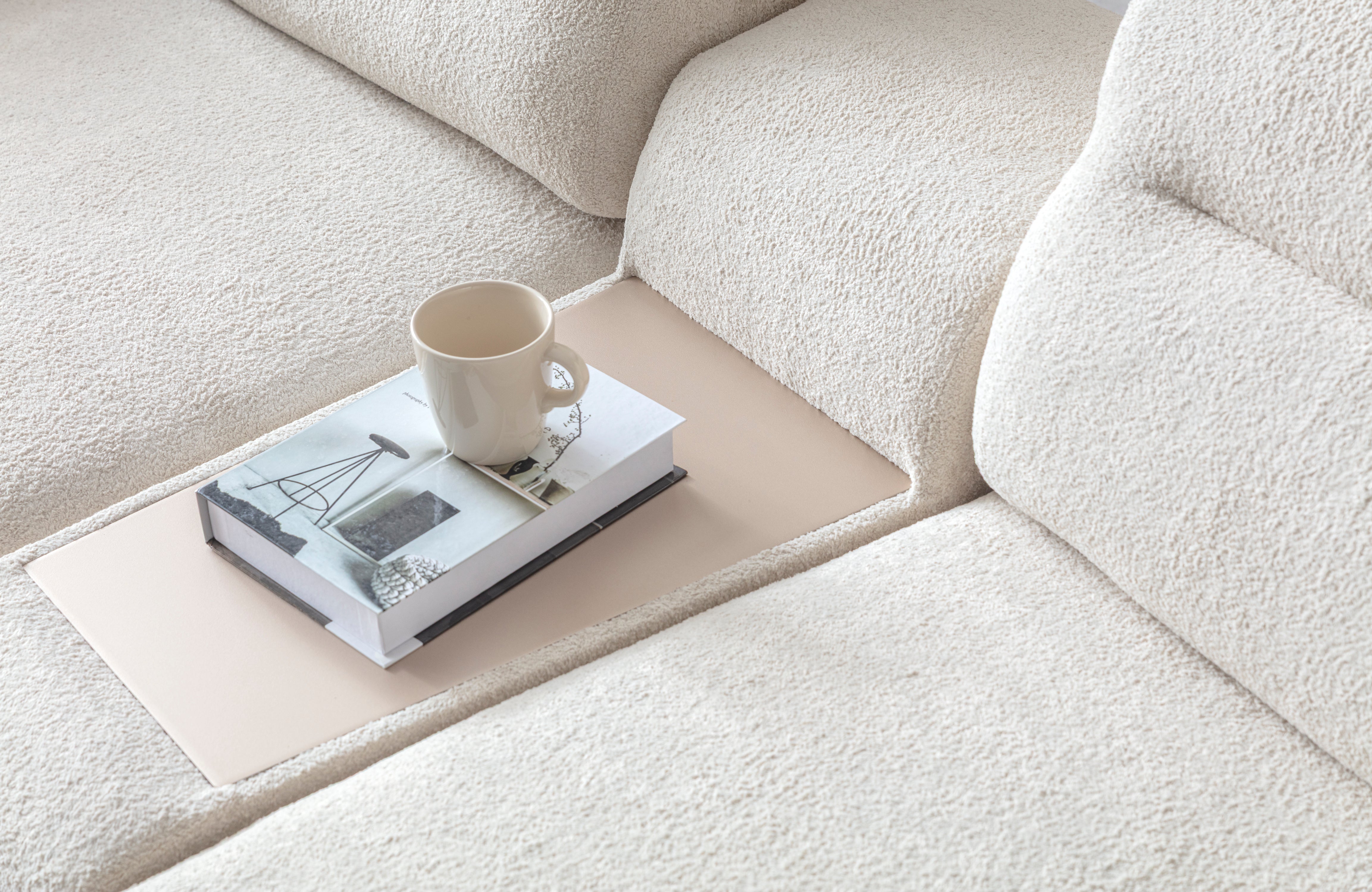 Триместен диван «Japandi» + 2 декоративни възглавници, конзолна масичка, ширина 260см