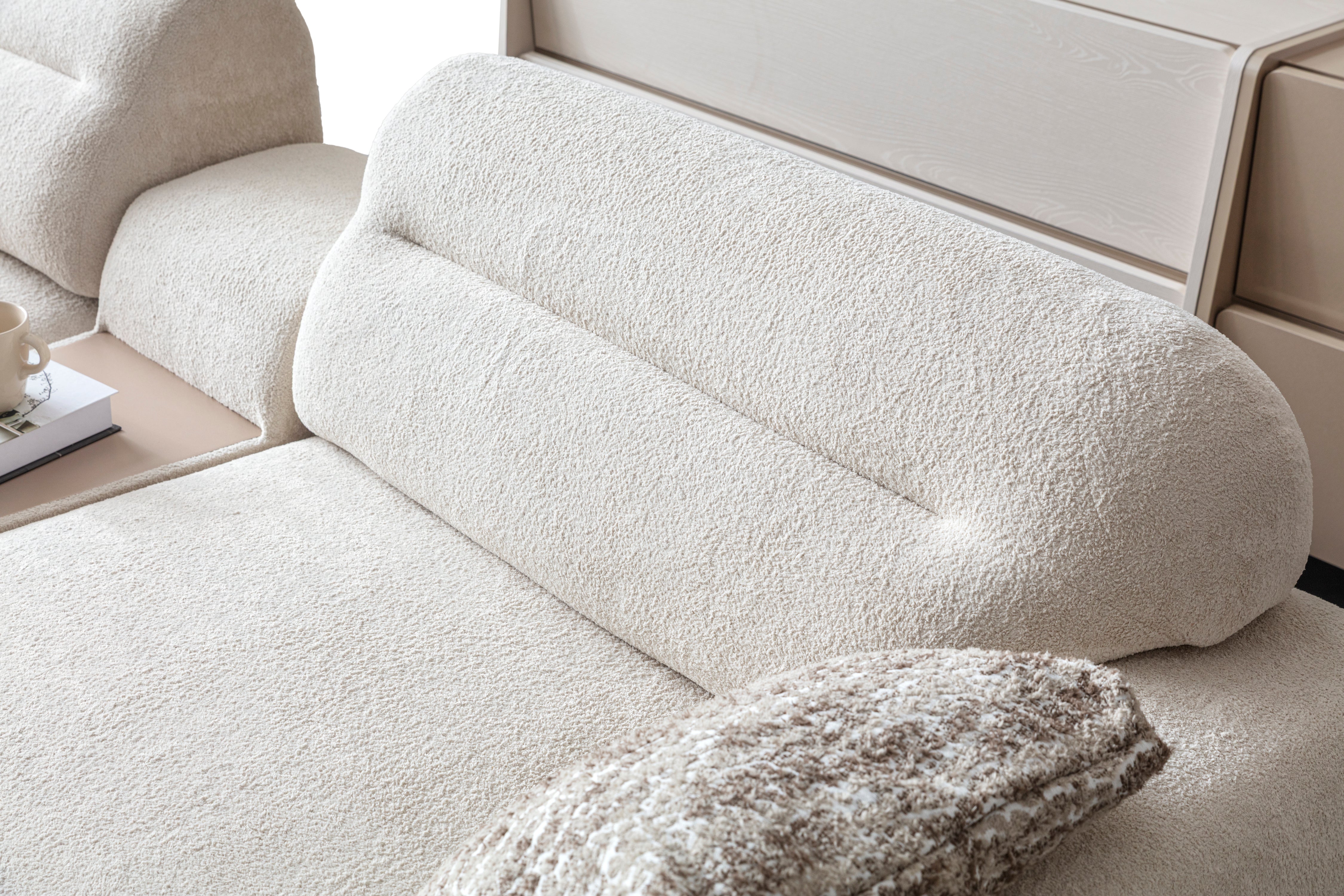 Триместен диван «Japandi» + 2 декоративни възглавници, конзолна масичка, ширина 260см