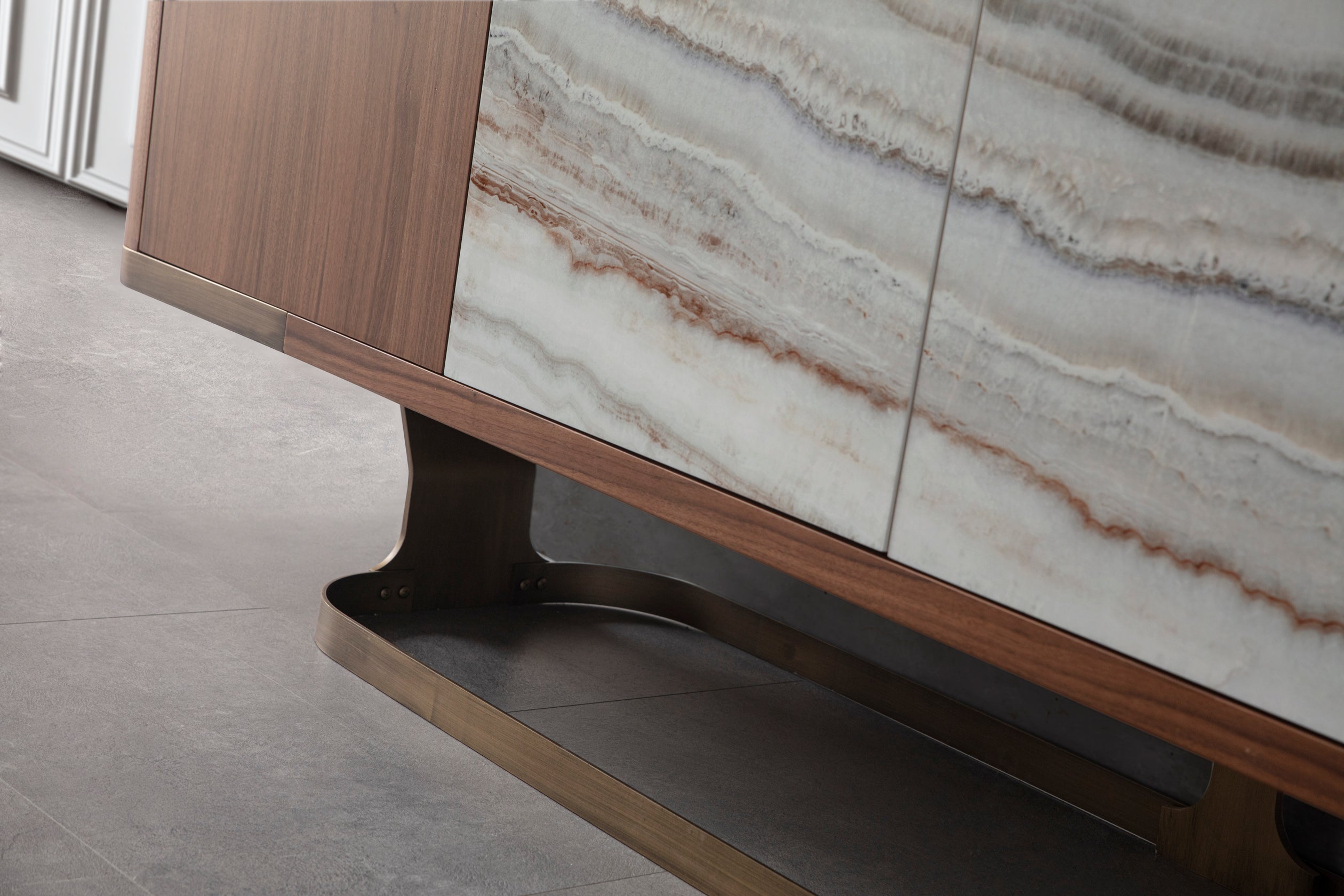 Бюфет «Aqua» с естествен фурнир, размер 210х81х48см