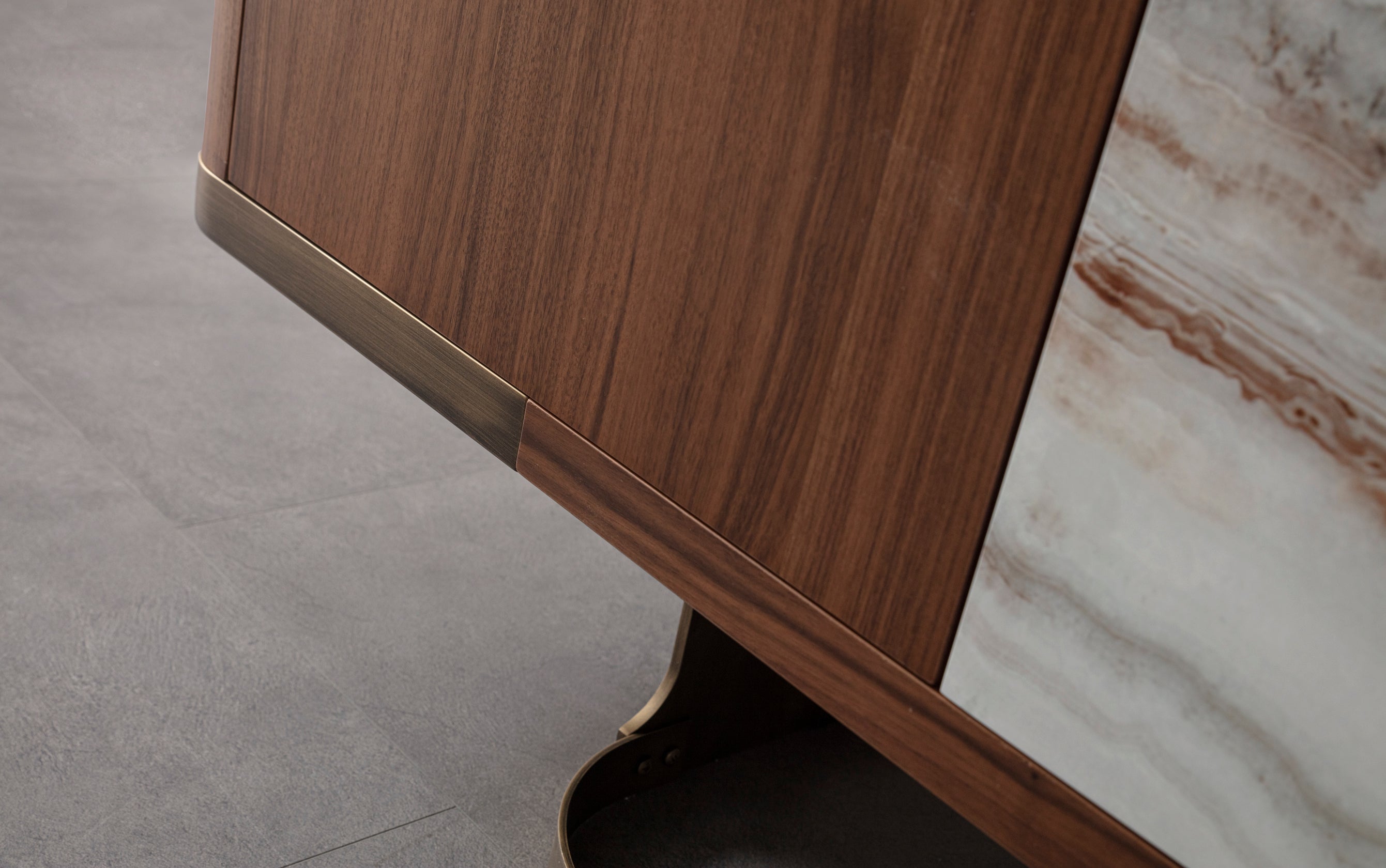 Бюфет «Aqua» с естествен фурнир, размер 210х81х48см