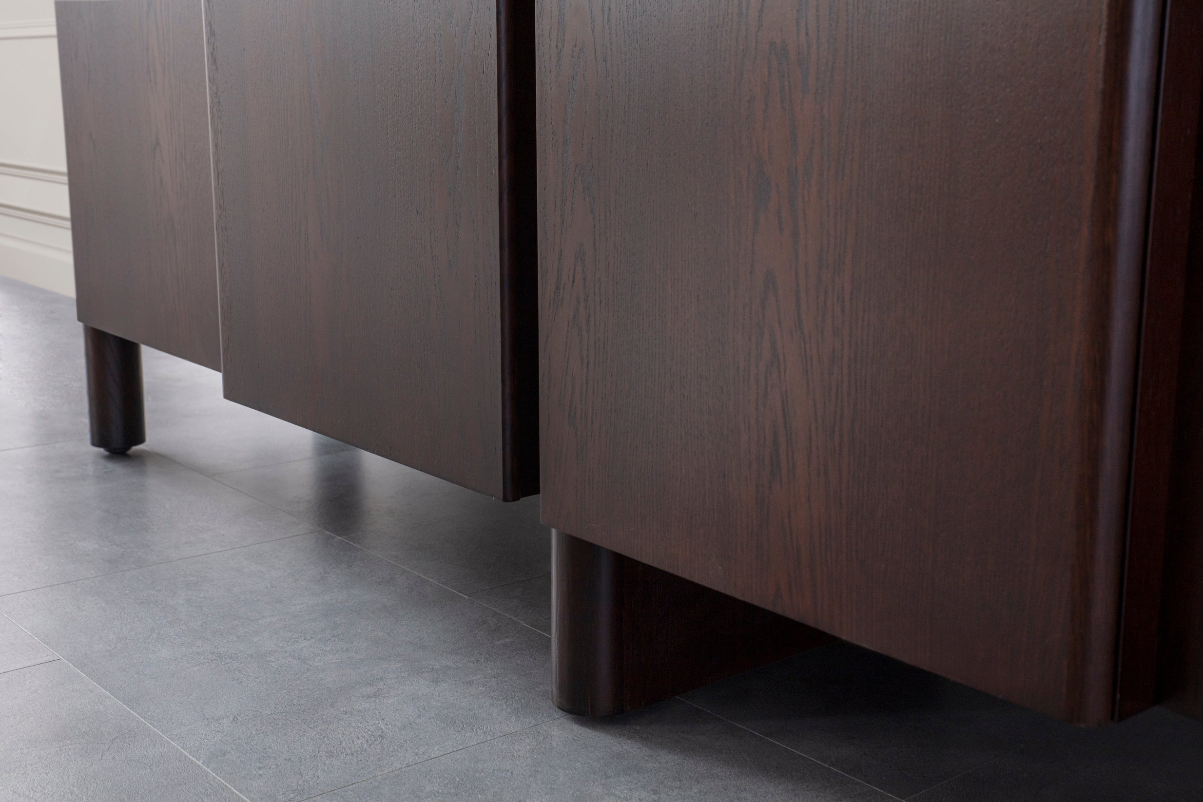 Бюфет «Alaska» с естествен фурнир, с размер 230х78х57см