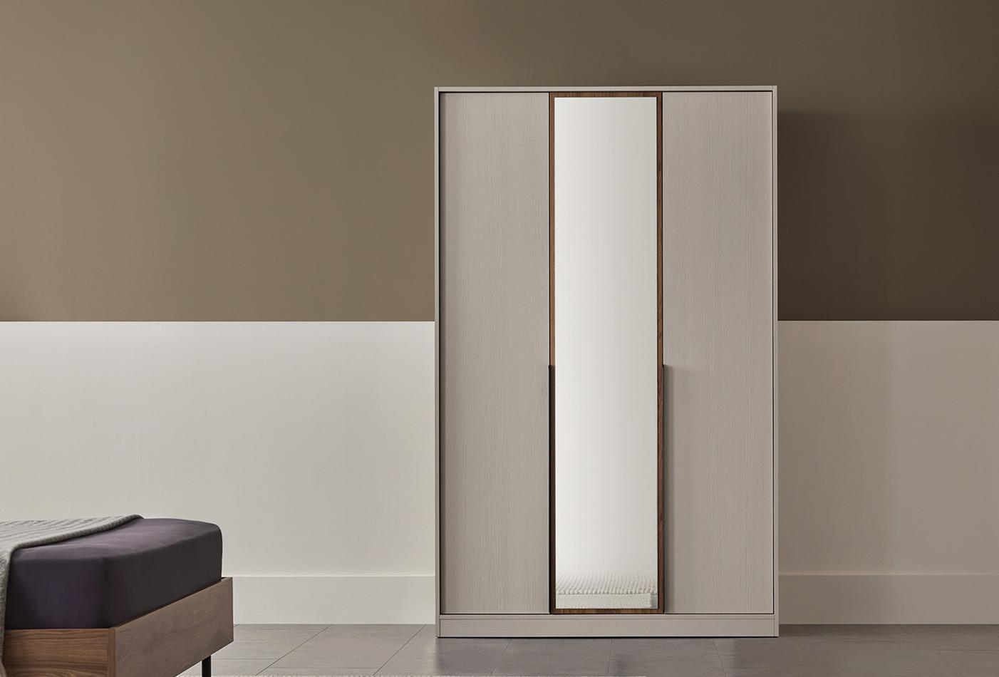 Трикрилен гардероб «Loreto» с огледална врата, ширина 138см