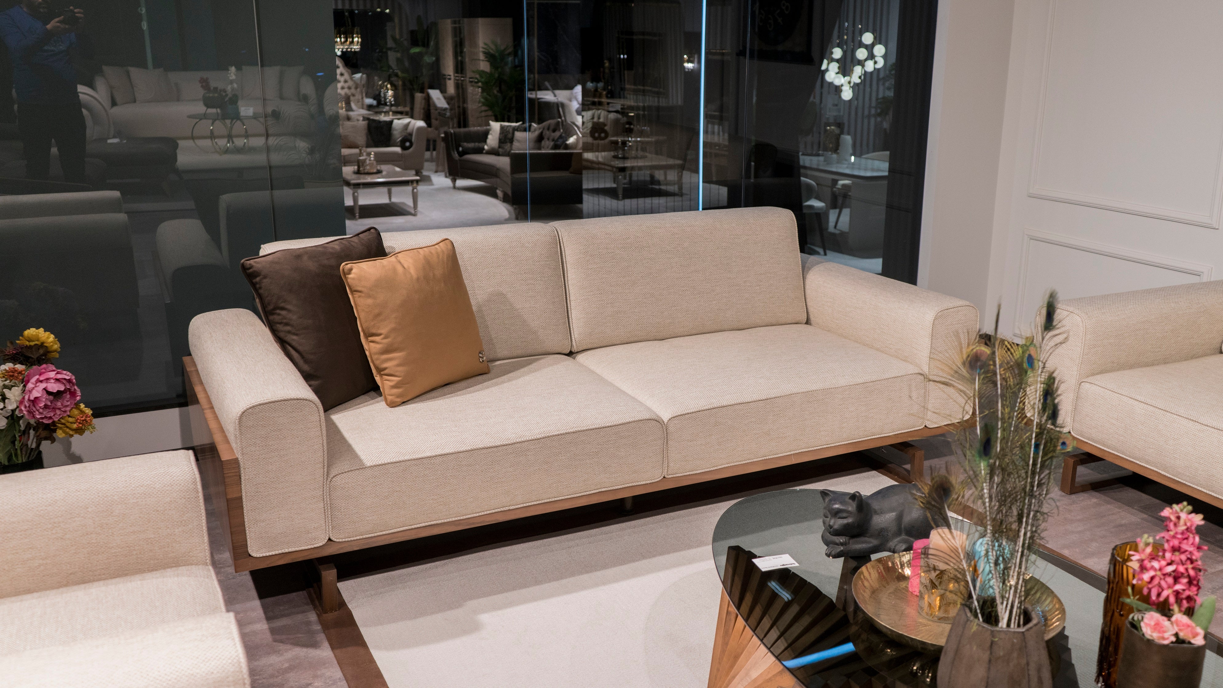 Четириместен разтегателен диван «Harmony» + две декоративни възглавници, ширина 257см