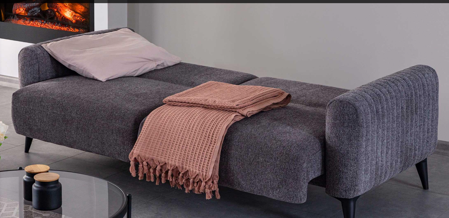 Триместен разтегателен диван «Delfina» + 2 декоративни възглавници, ширина 212см