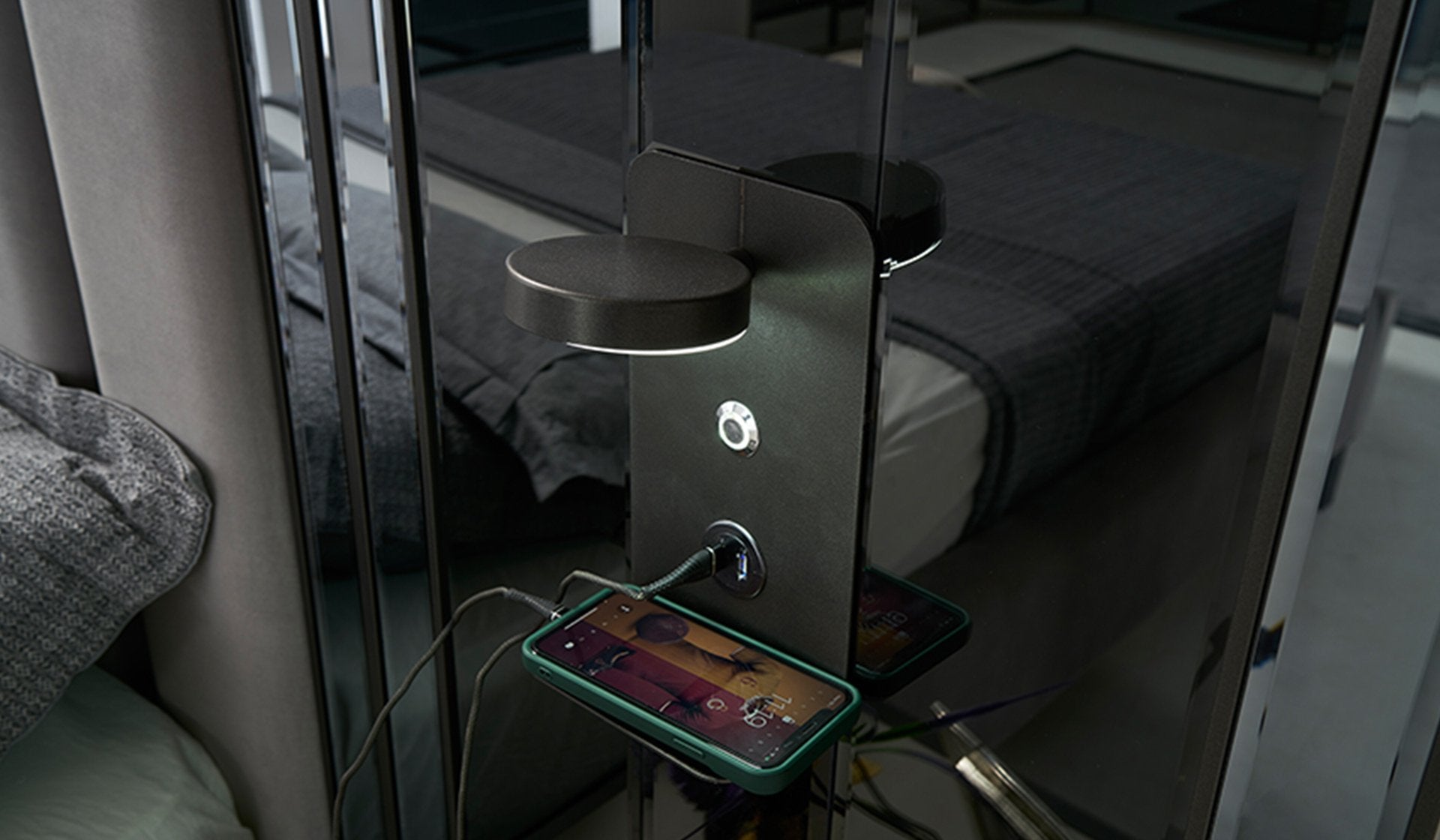 Тапицирано легло «Oylat» с осветление