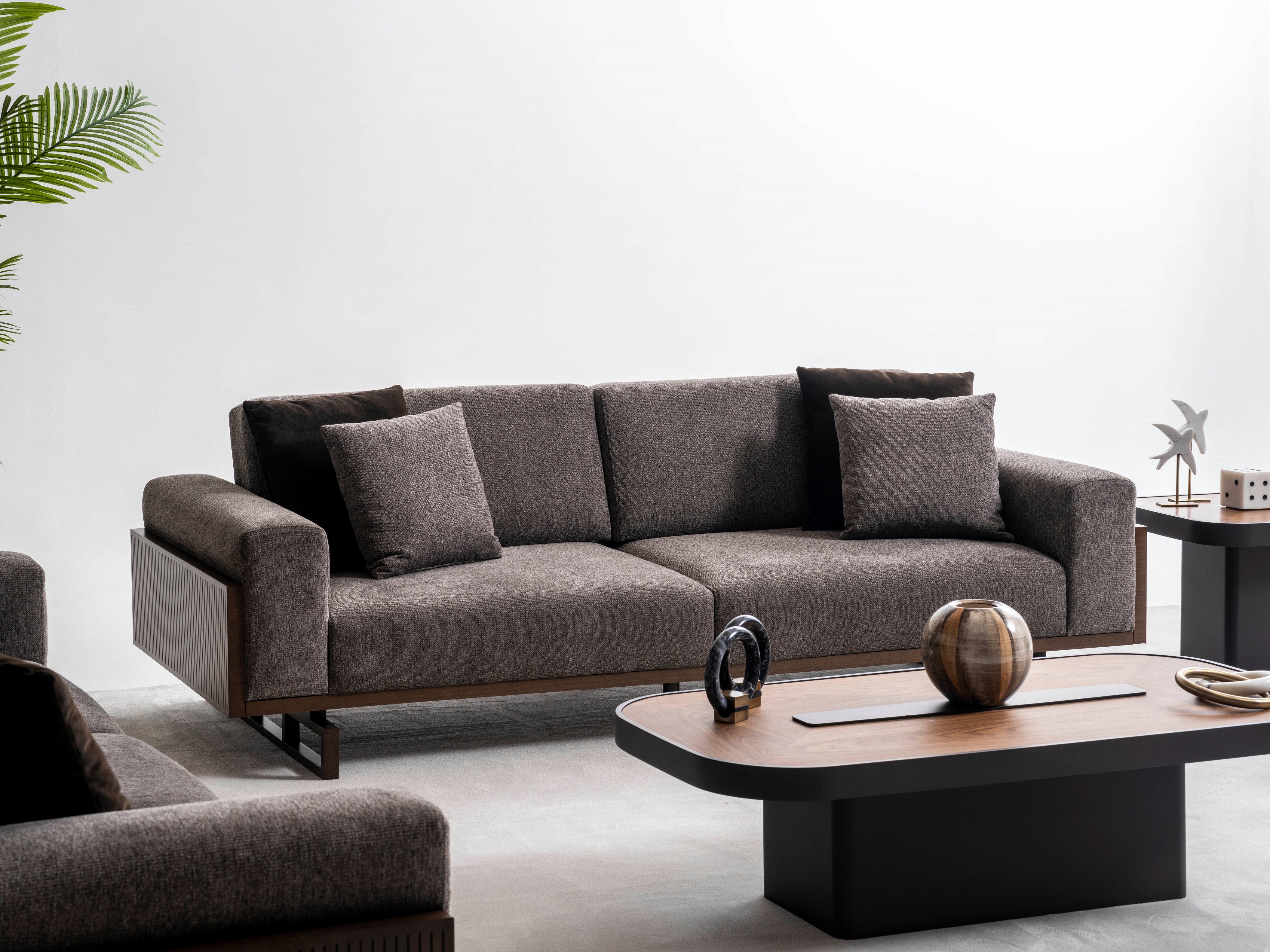 Триместен разтегателен диван «Harmony» + 2 декоративни възглавници, ширина 240см