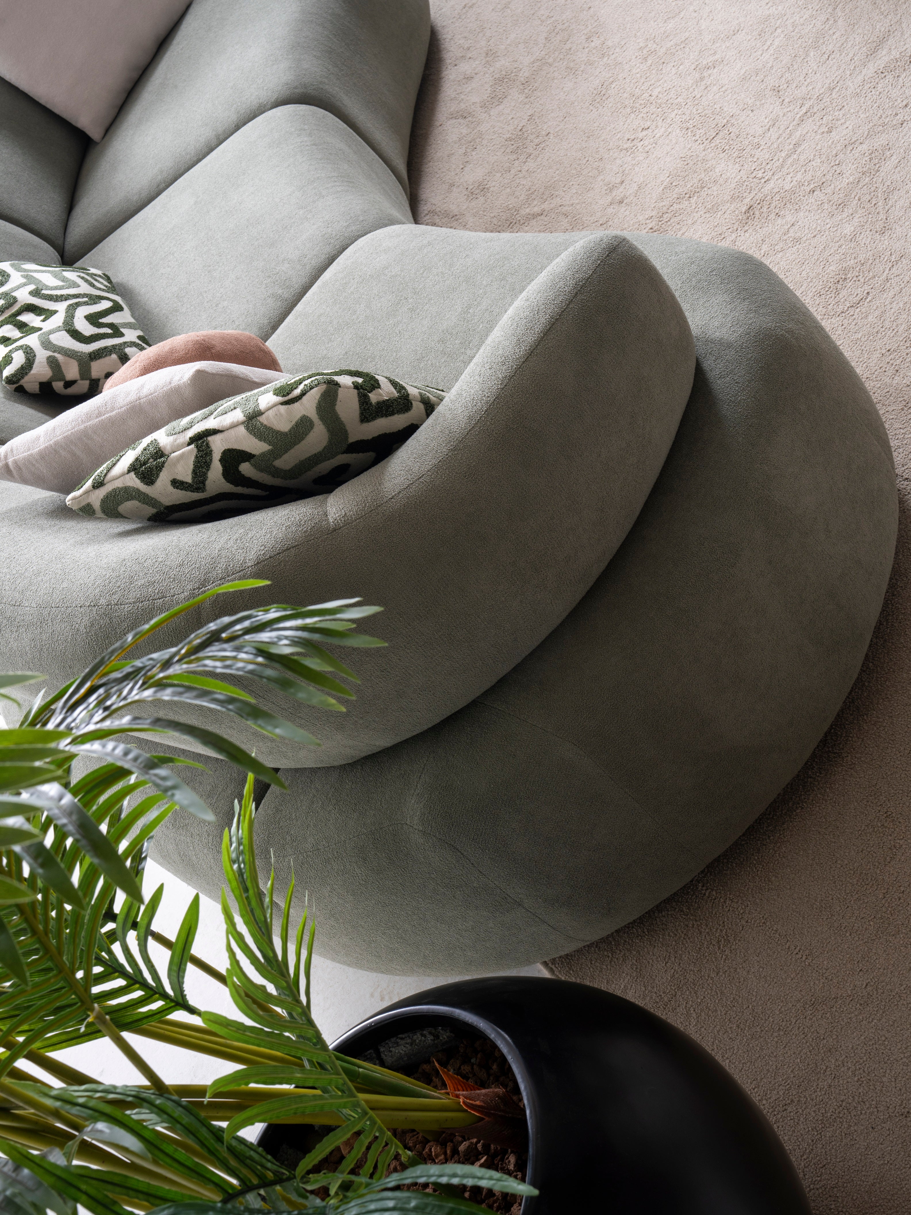 Петместен разтегателен диван «Mellow» + декоративни възглавници, ширина 335см