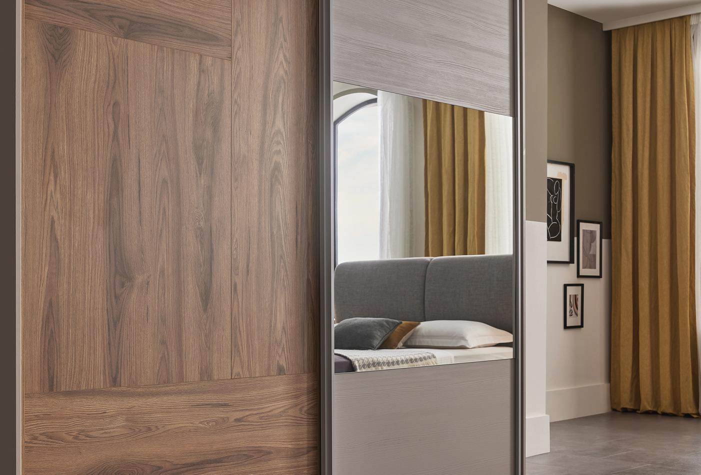 Гардероб с плъзгащи врати «Loreto» с огледална врата, ширина 220см