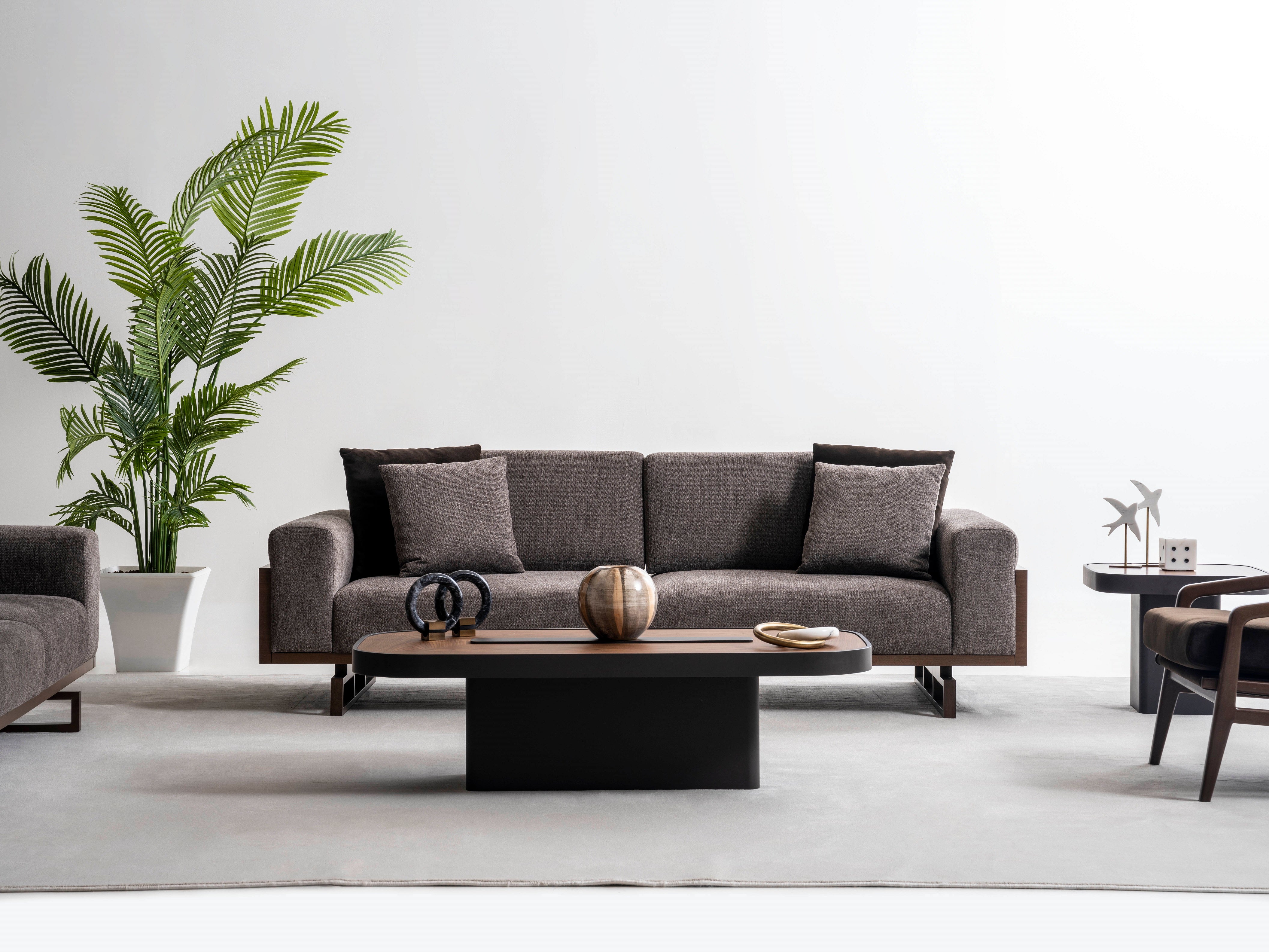 Триместен разтегателен диван «Harmony» + 2 декоративни възглавници, ширина 240см