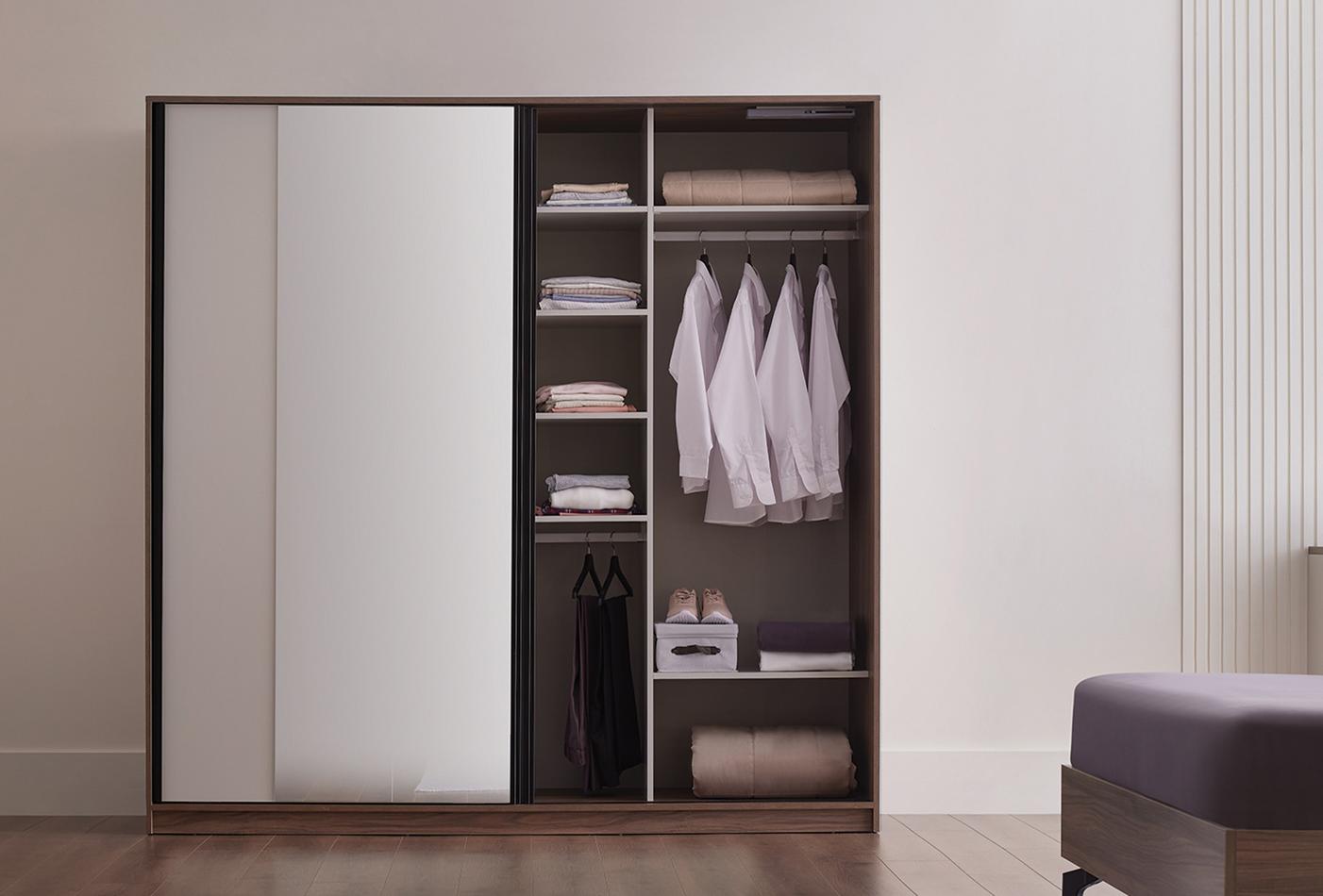 Гардероб с плъзгащи врати «Cordell» с огледална врата, ширина 220см