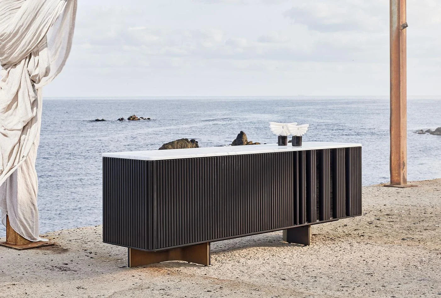 Бюфет «Osaka» + мраморен плот, с оребрени панели, с LED осветление, размер 221х76х50см