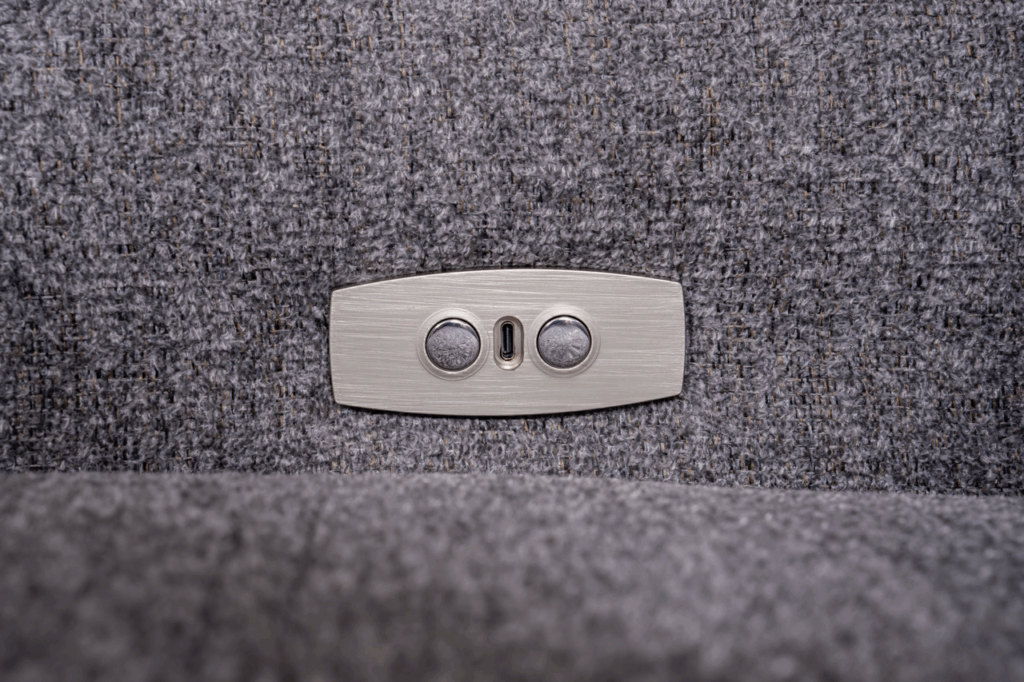 Триместен разтегателен диван - легло «Roma» + 2 декоративни възглавници, ширина 234см