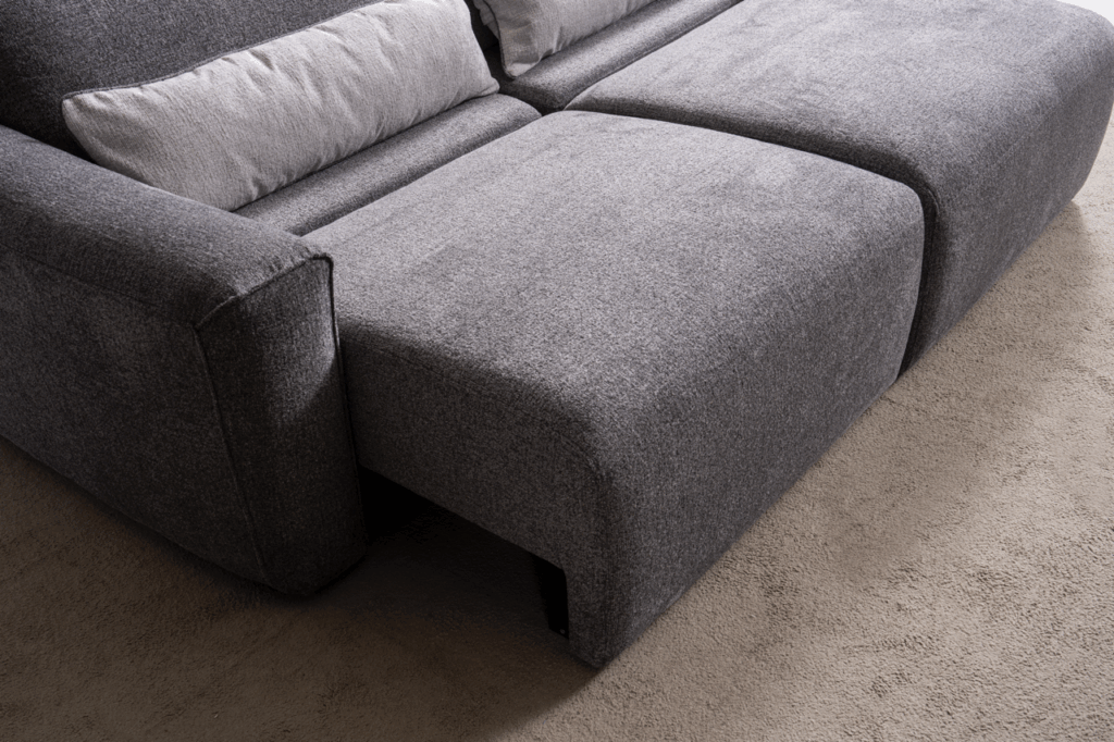 Триместен разтегателен диван - легло «Roma» + 2 декоративни възглавници, ширина 234см