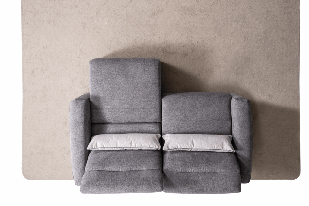 Триместен разтегателен диван - легло «Roma» + 2 декоративни възглавници, ширина 234см